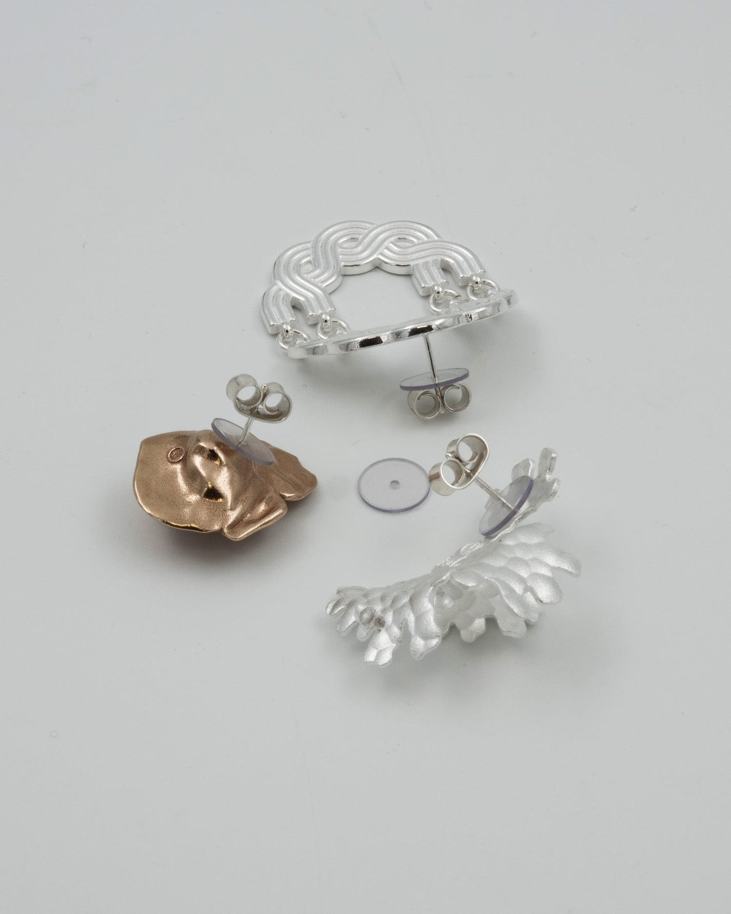 Silikonitaustat korvakoruihin 4 kpl