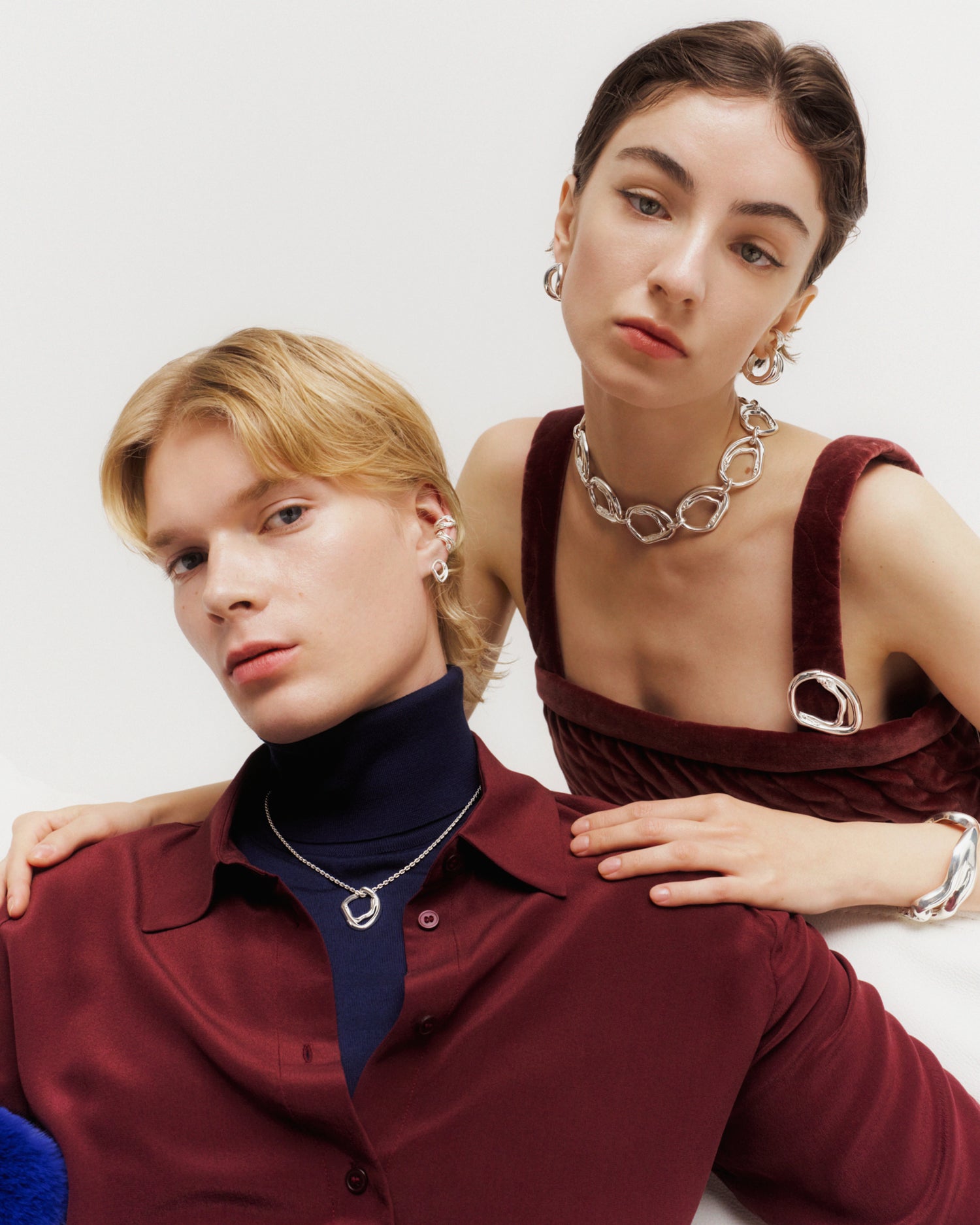 Männyt-kaulakoru hopea