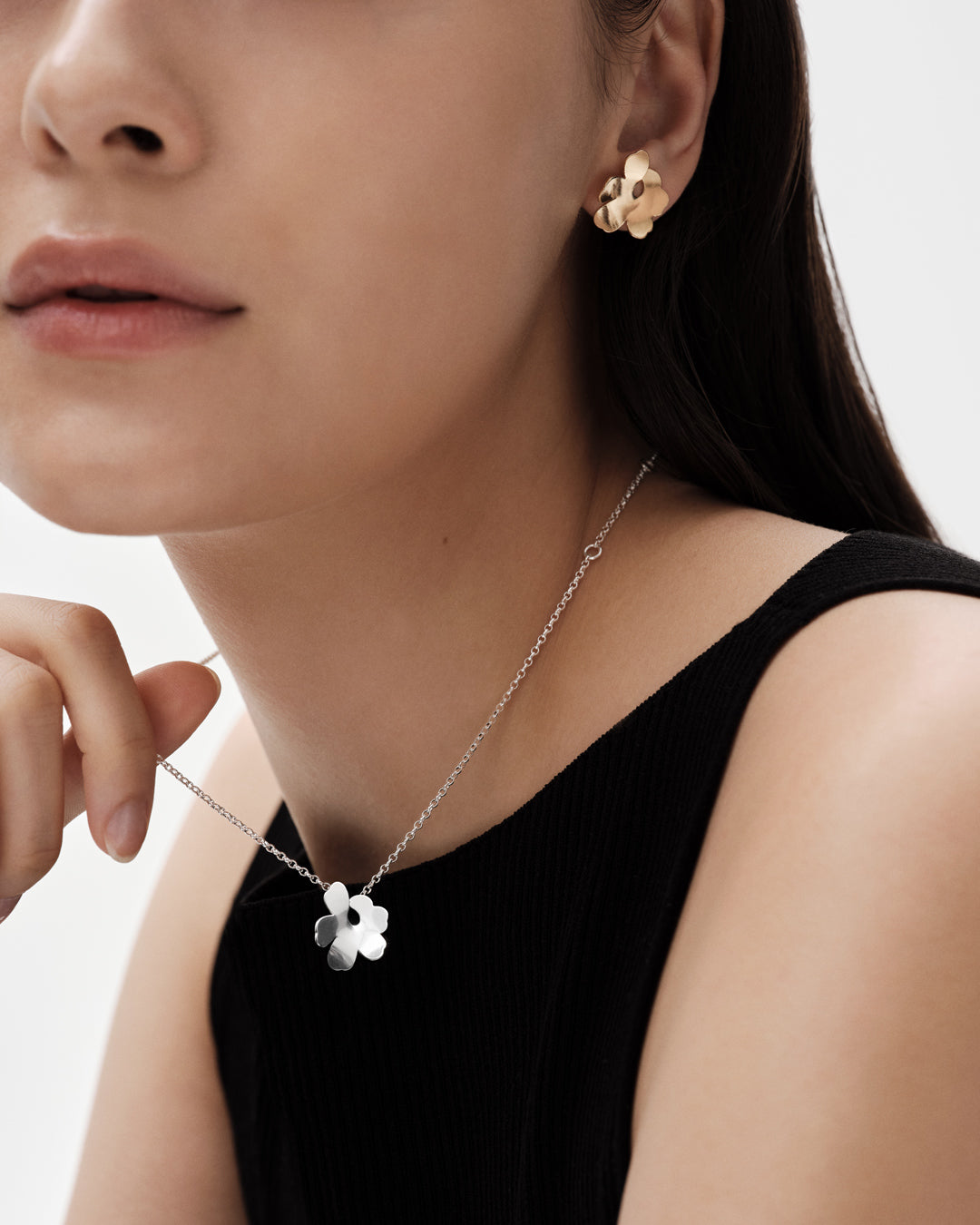 Unikko-korvakorut mini pronssi puolipari oikea