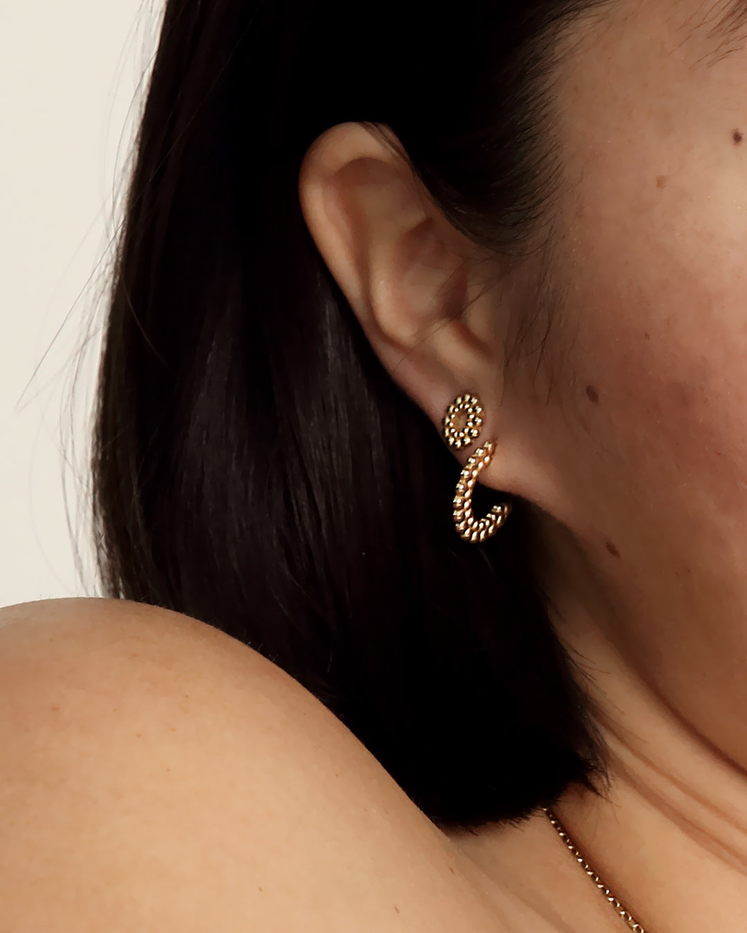 Valoisa-nappikorvakorut hopea