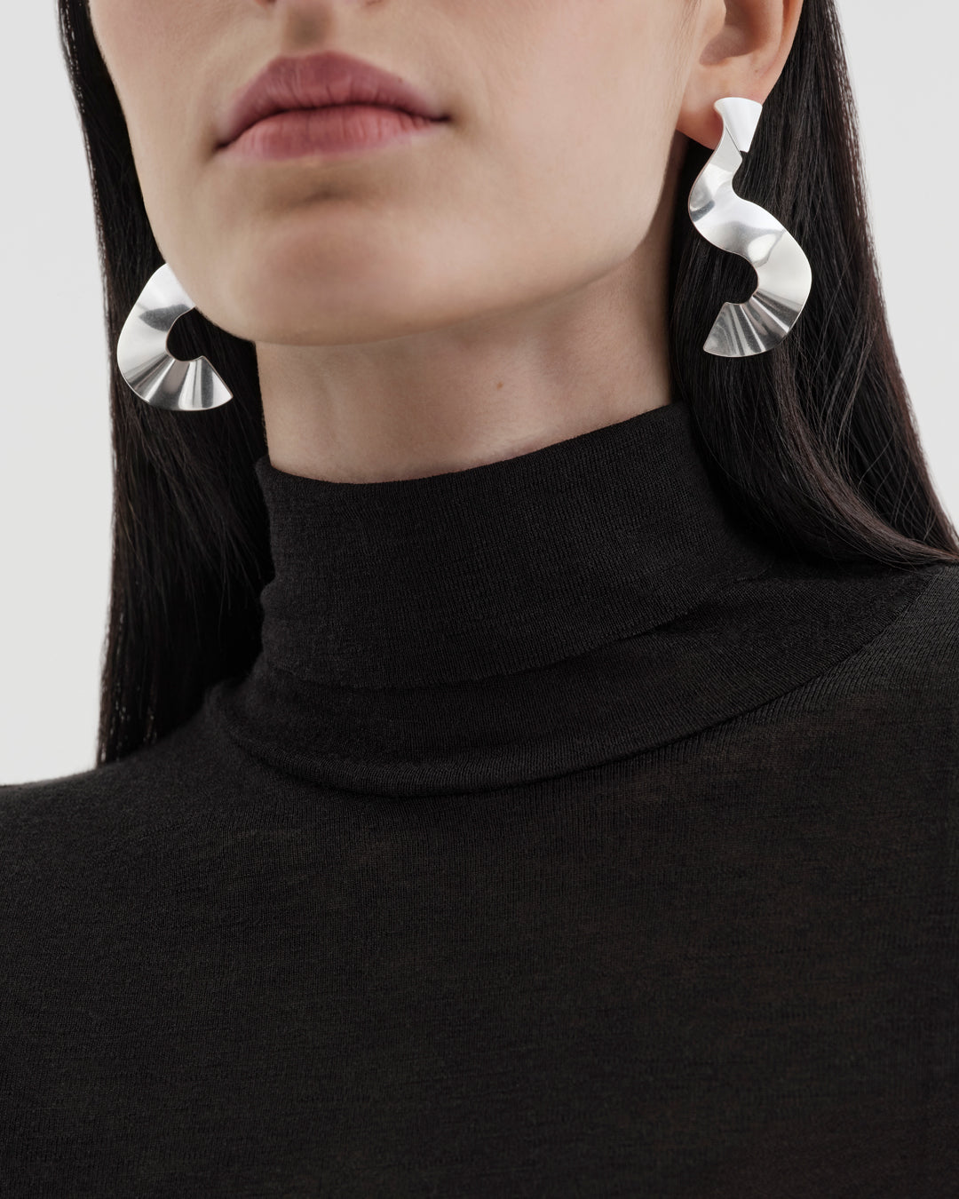 Vetovoima-korvakorut isot hopea