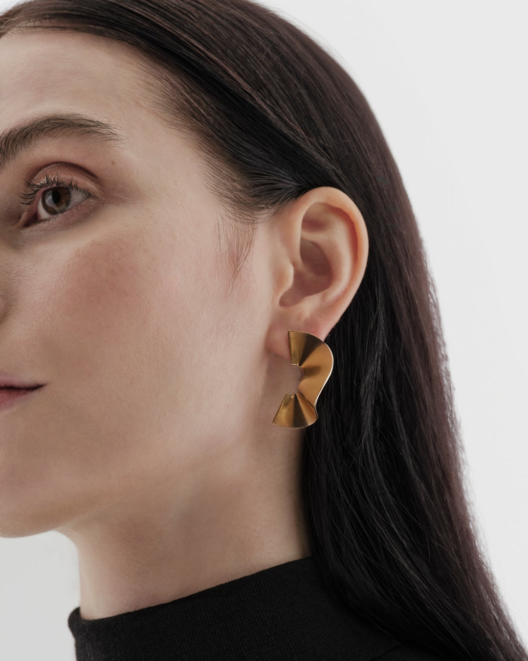 Vetovoima single earring round silver right