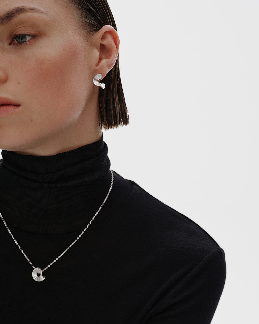 Vetovoima-riipus hopea