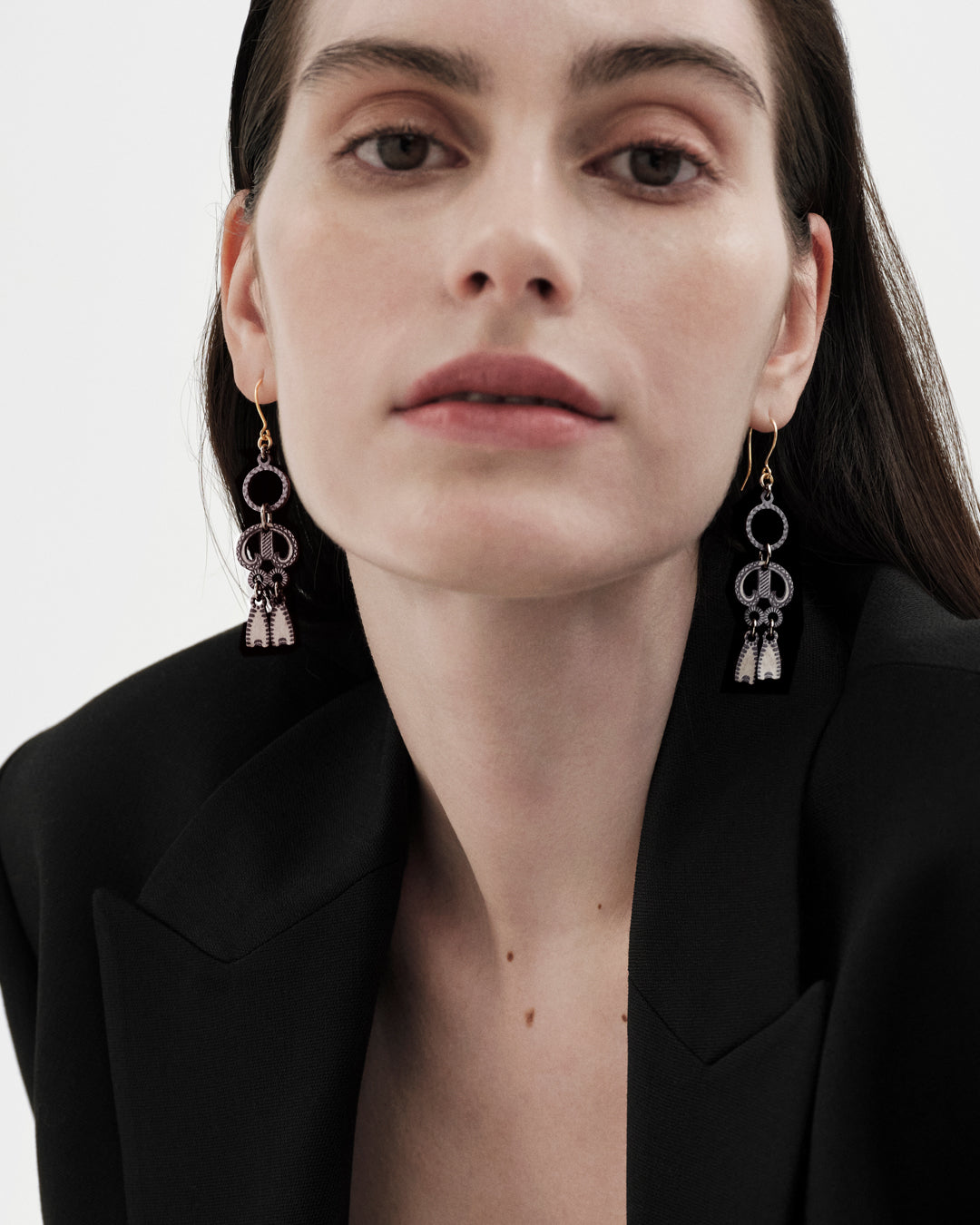 Pretzel plywood earrings black