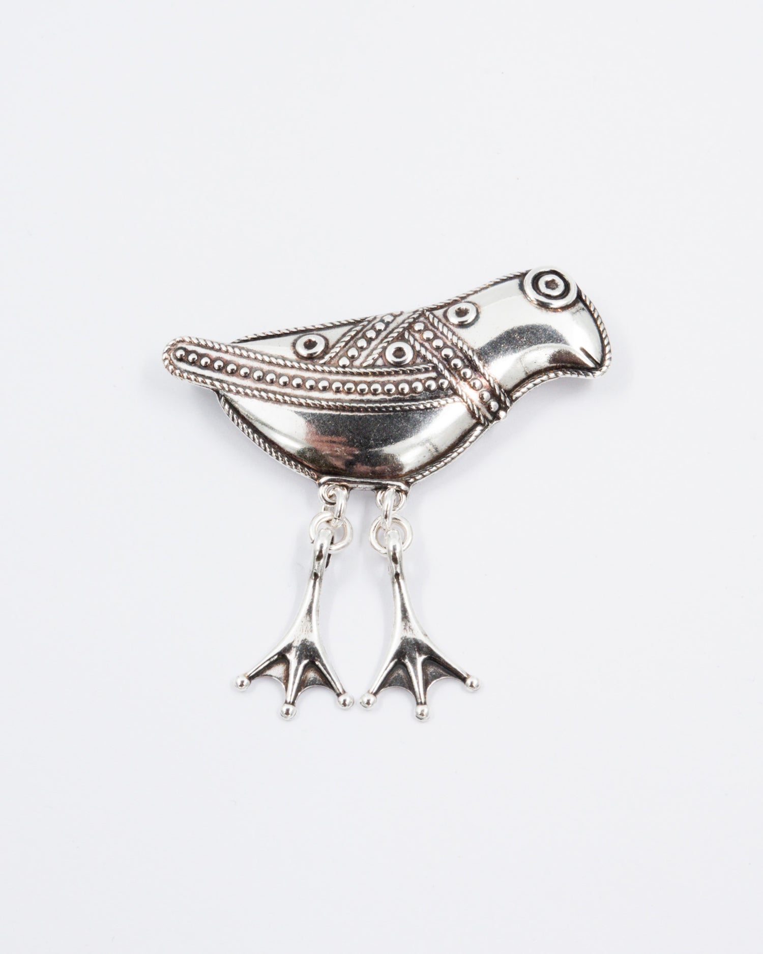 Pidetty Hattulan lintu -rintakoru iso hopea