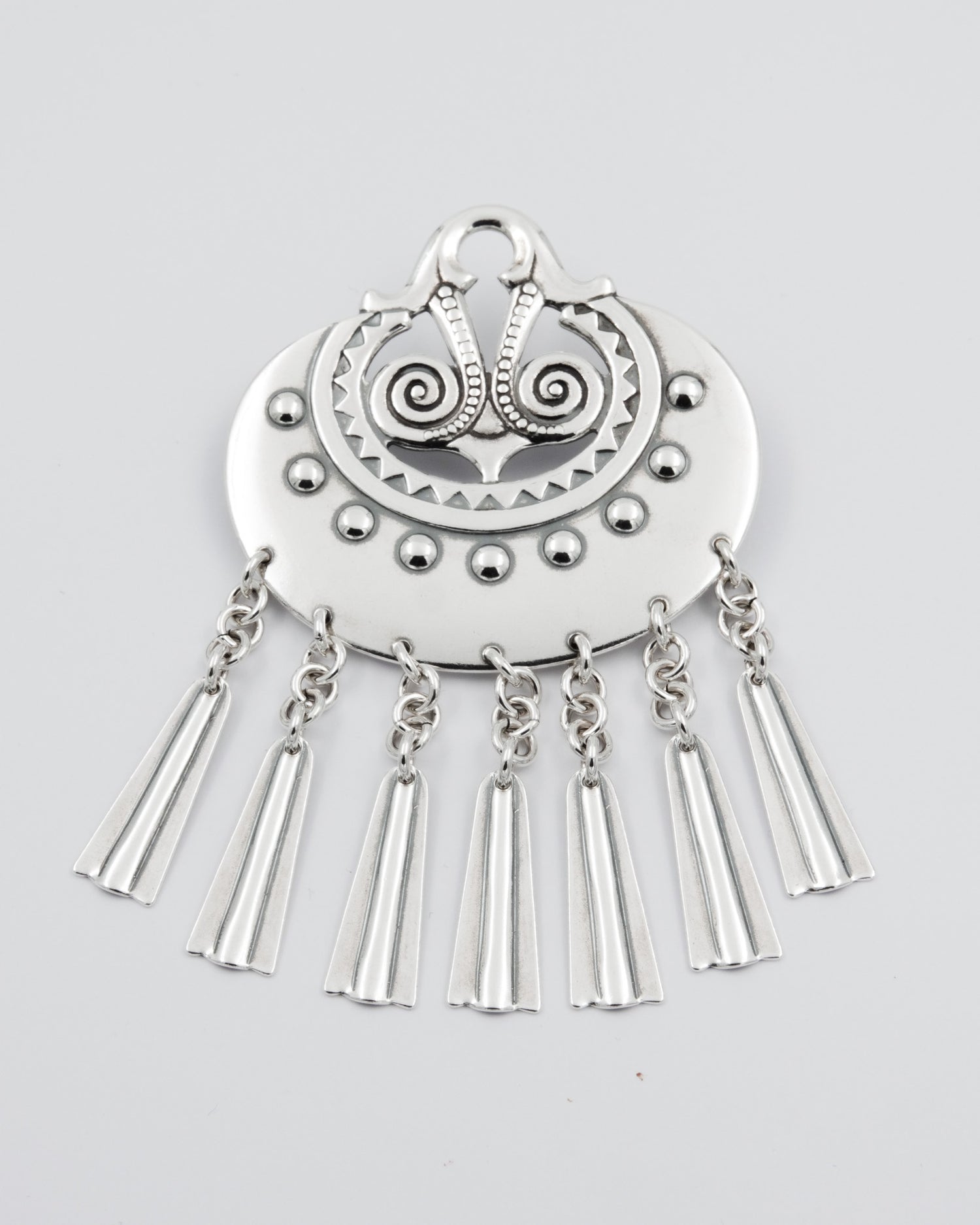 Pidetty Kuutar-rintakoru iso hopea