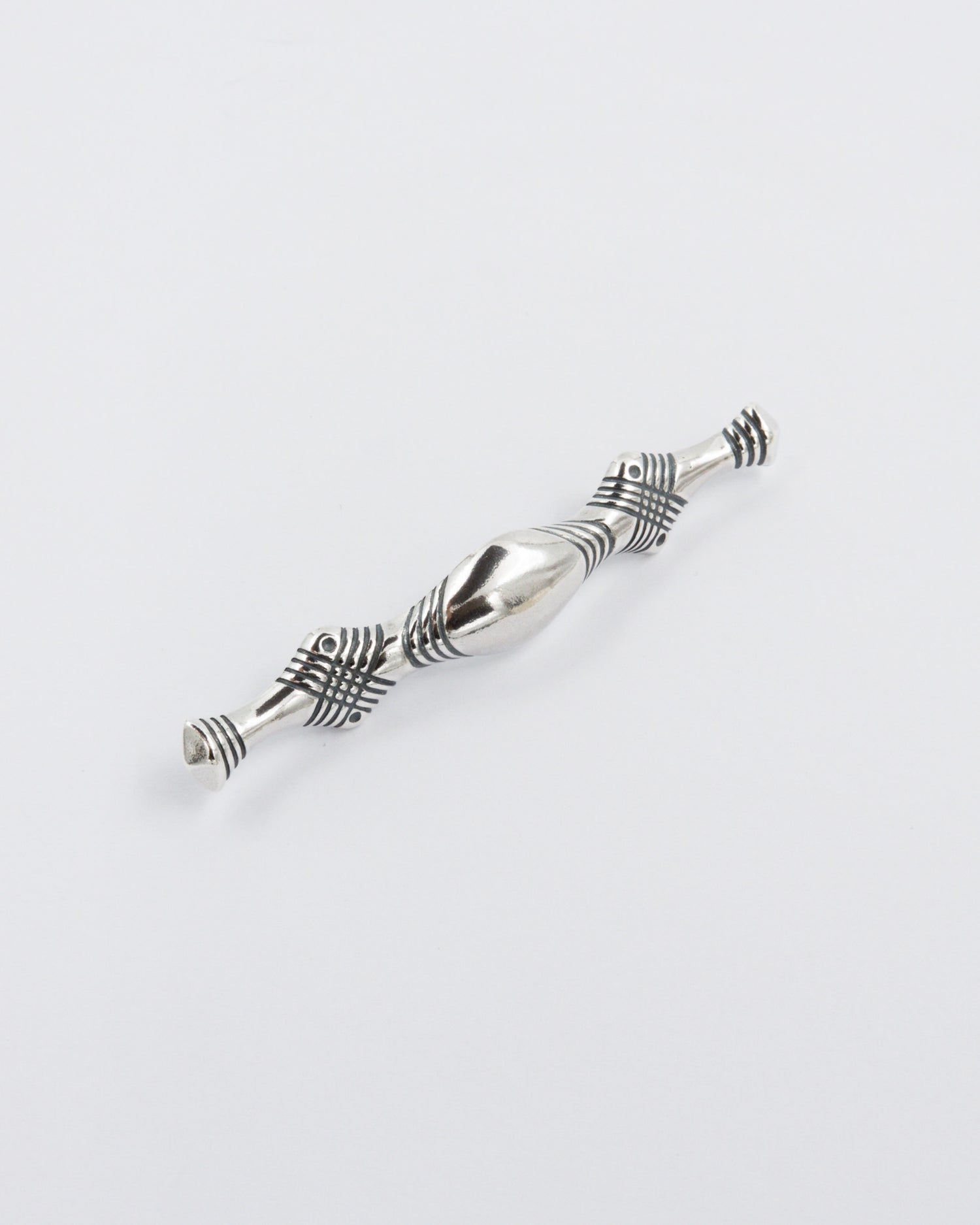 Kept Vöyr's silver brooch