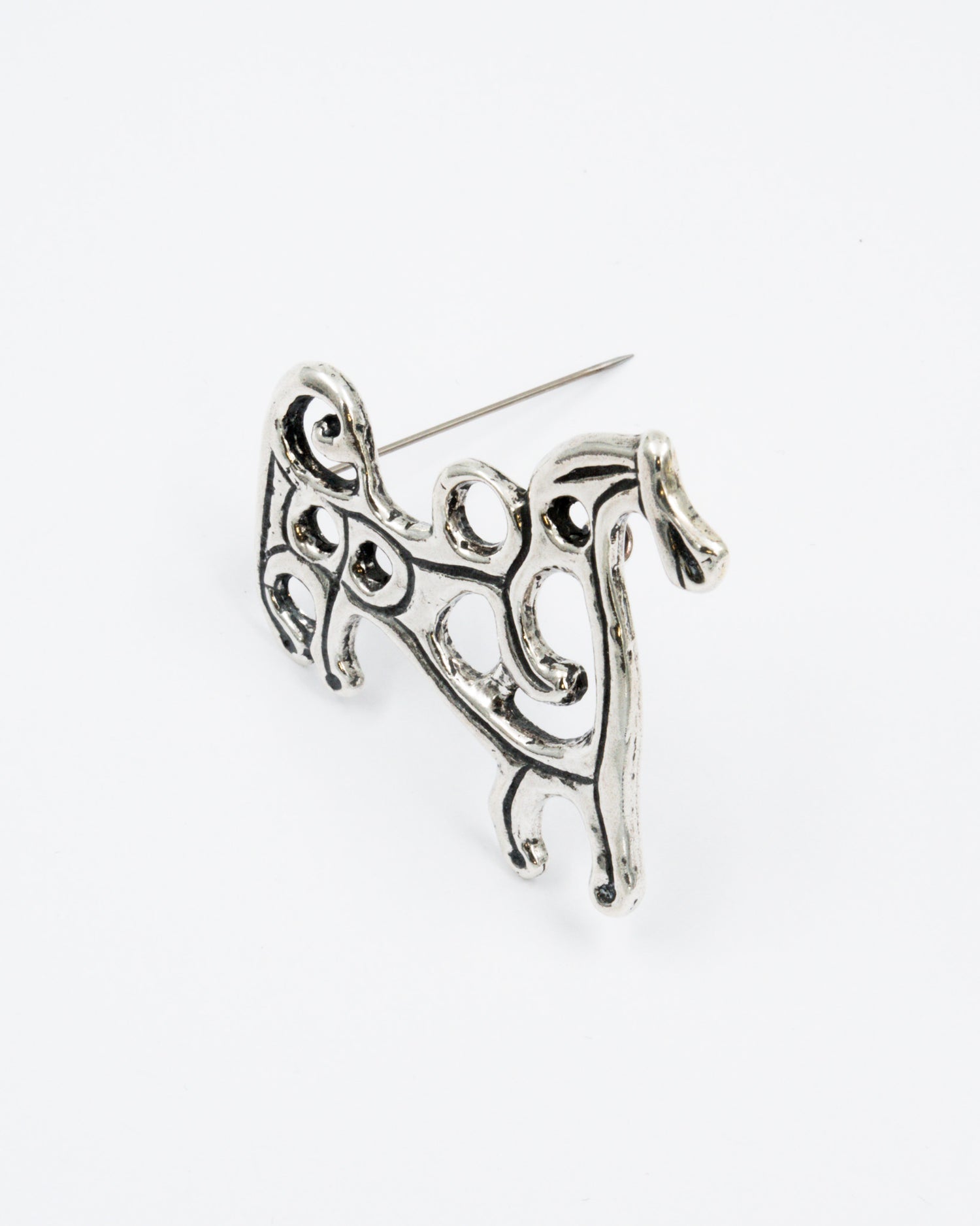 Pidetty Suomussalmen hevonen -rintakoru iso hopea