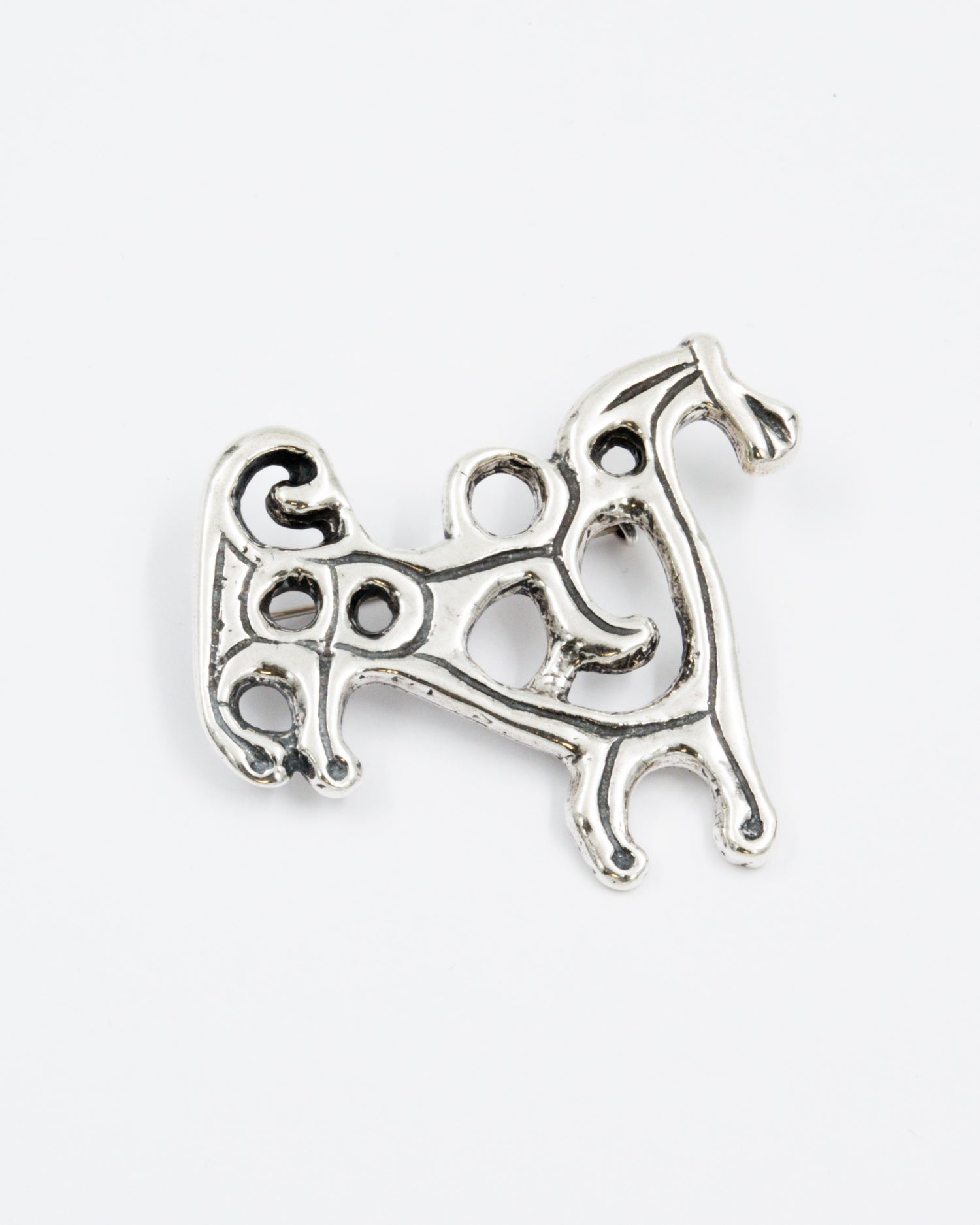 Pidetty Suomussalmen hevonen -rintakoru iso hopea