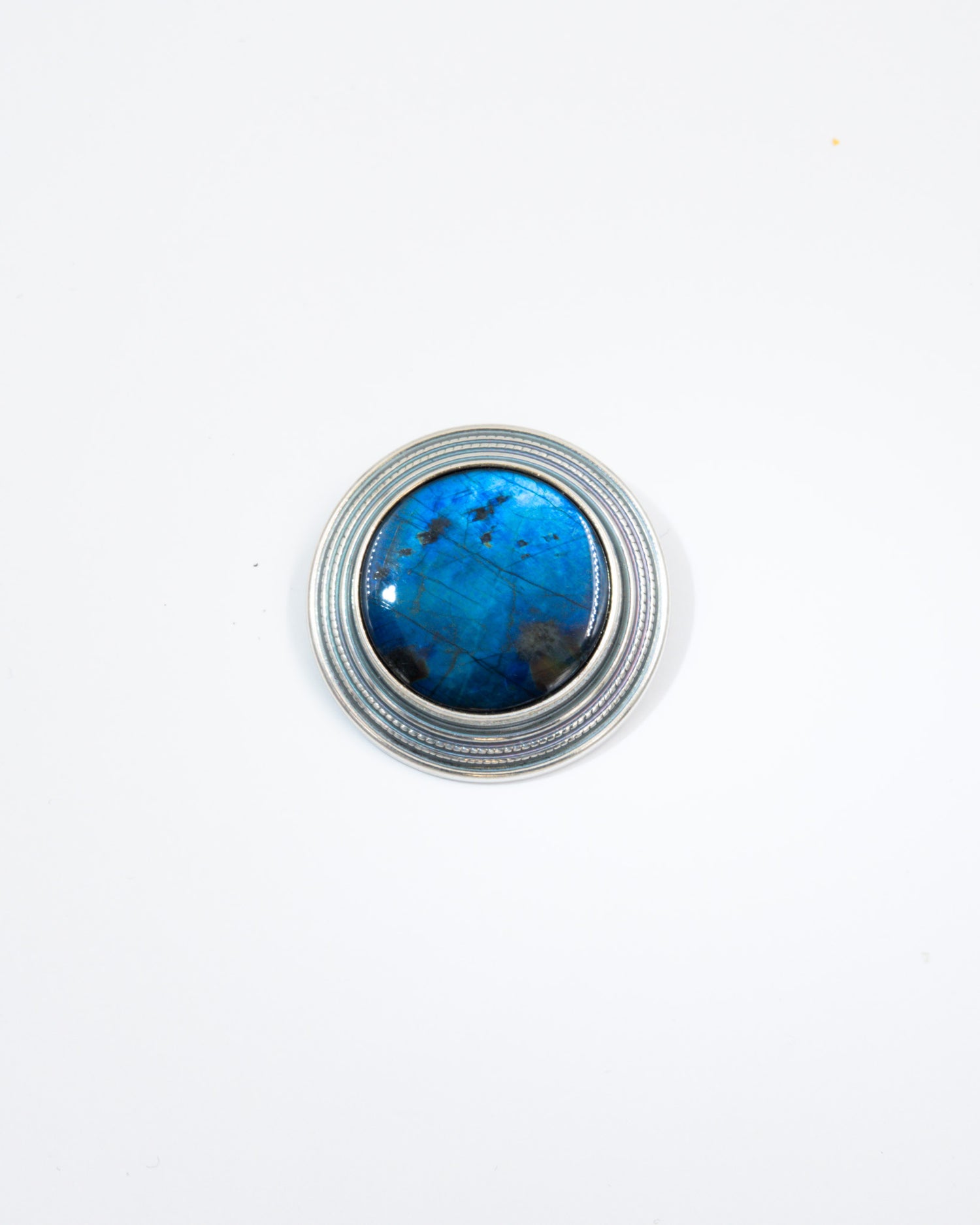 Pidetty 1643-rintakoru hopea spektroliitti