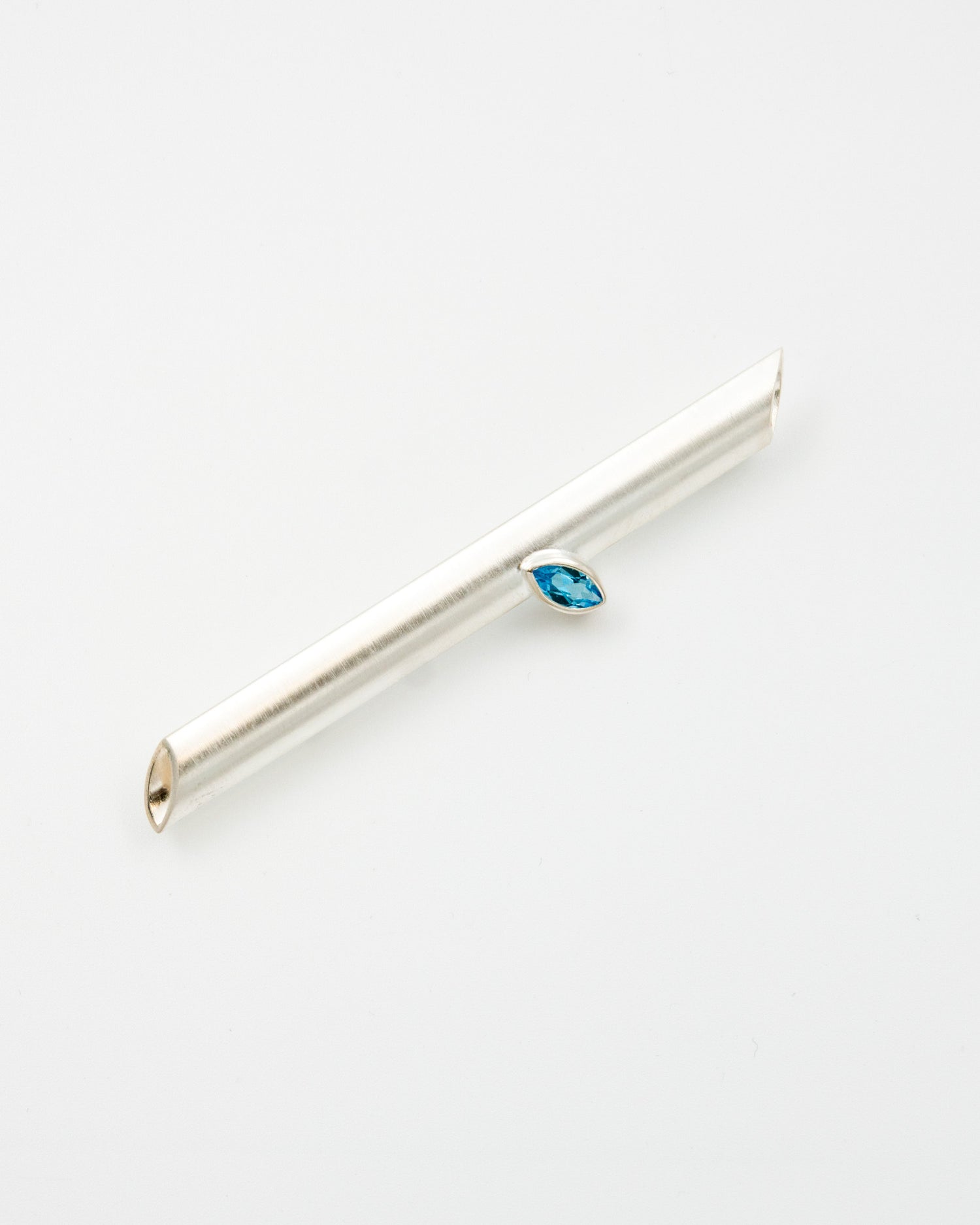 Pidetty Lumi-rintakoru hopea