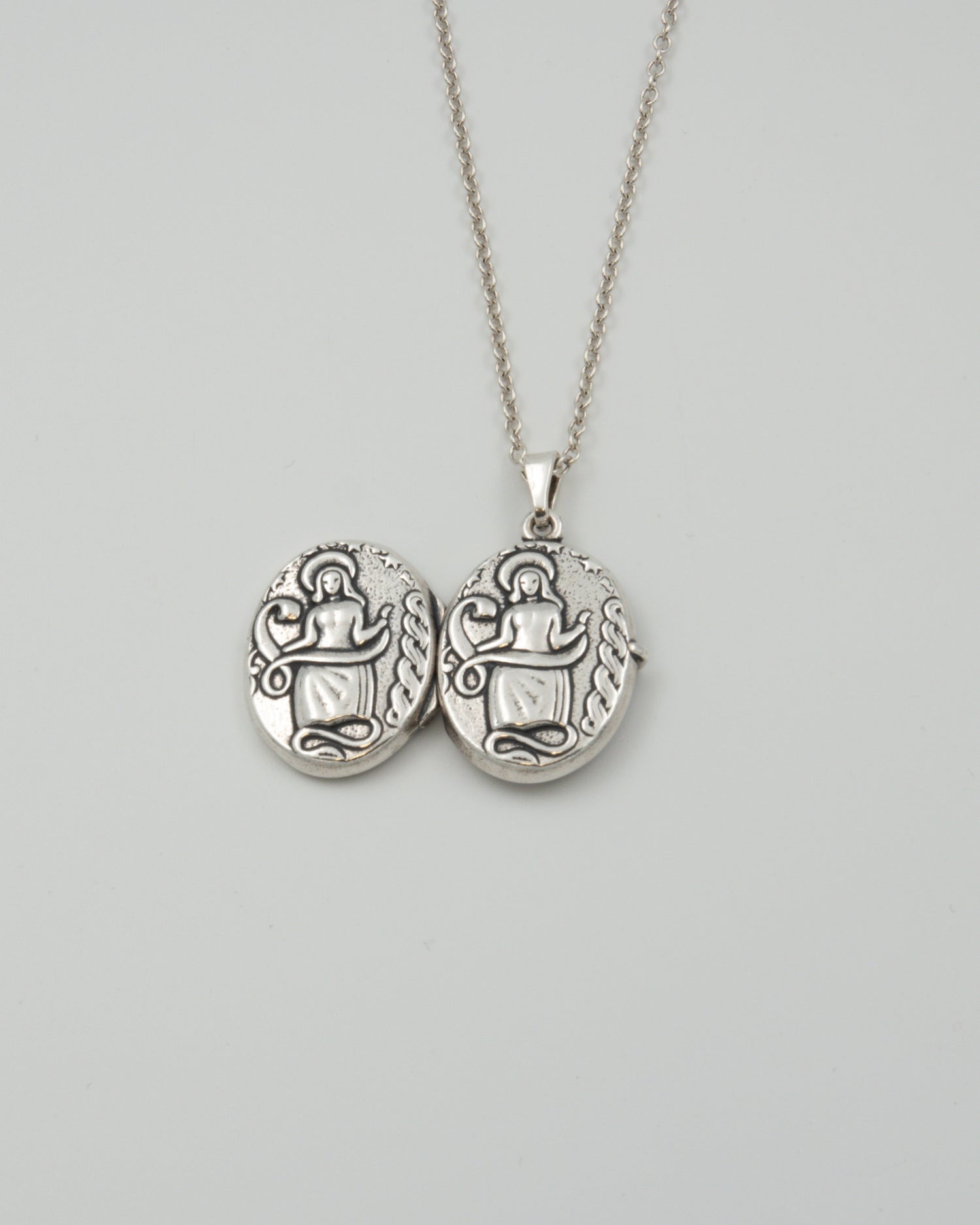 Held Madonna medallion 70 cm silver