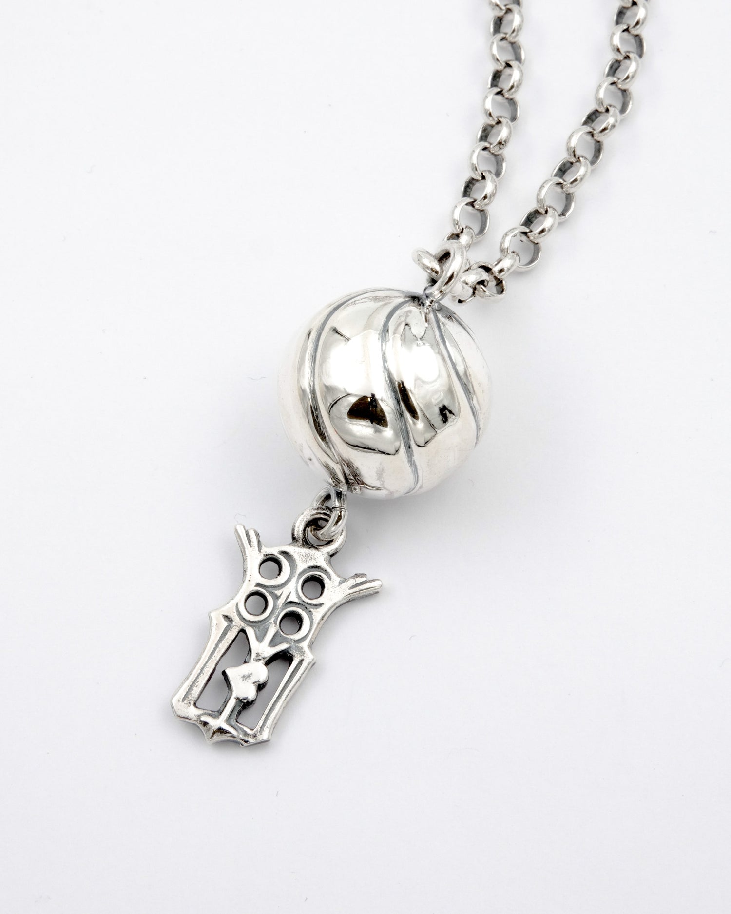 Pidetty Neitsyt Marian monogrammi -riipus 85 cm hopea