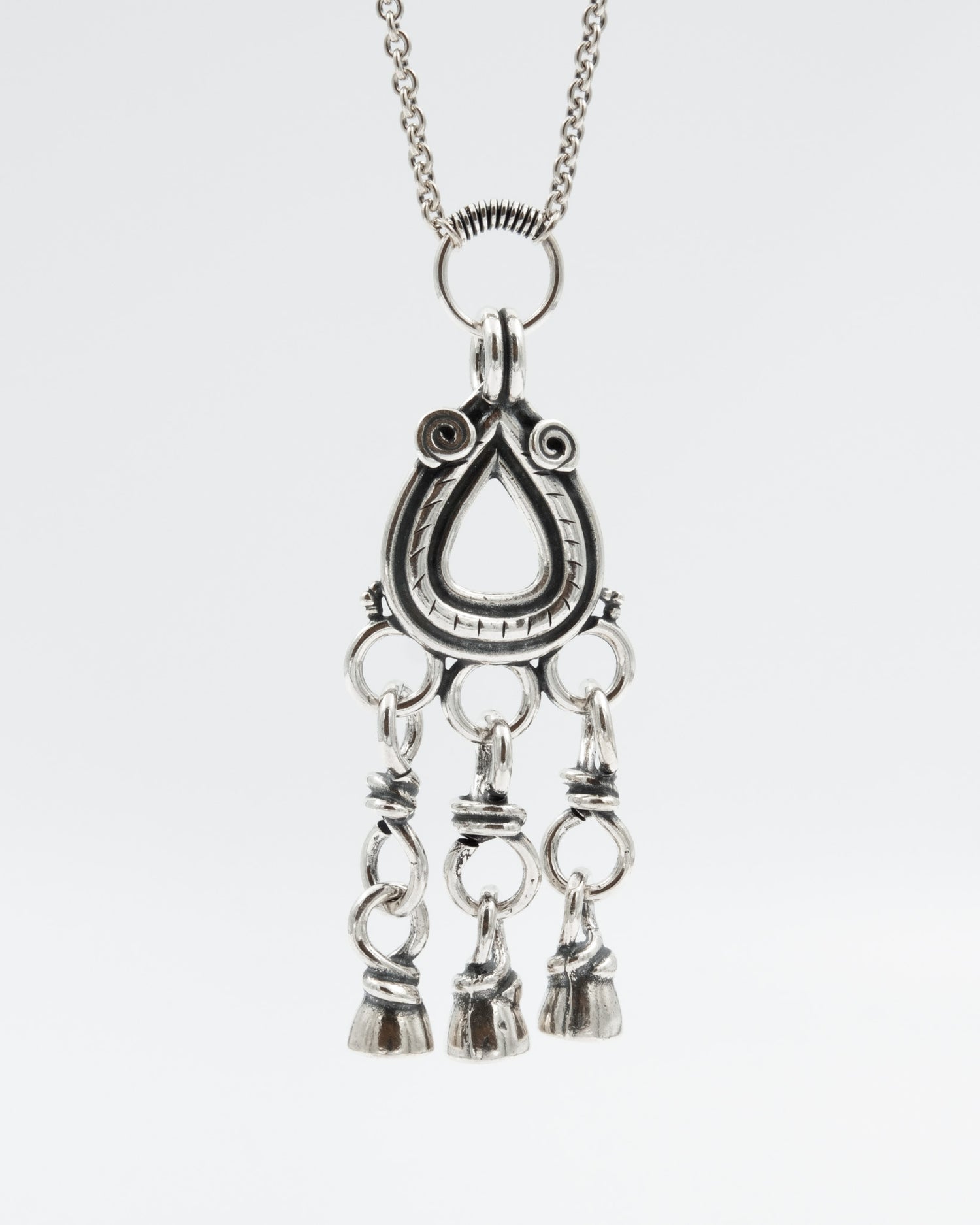 Pidetty Teuvan riipus 70 cm hopea