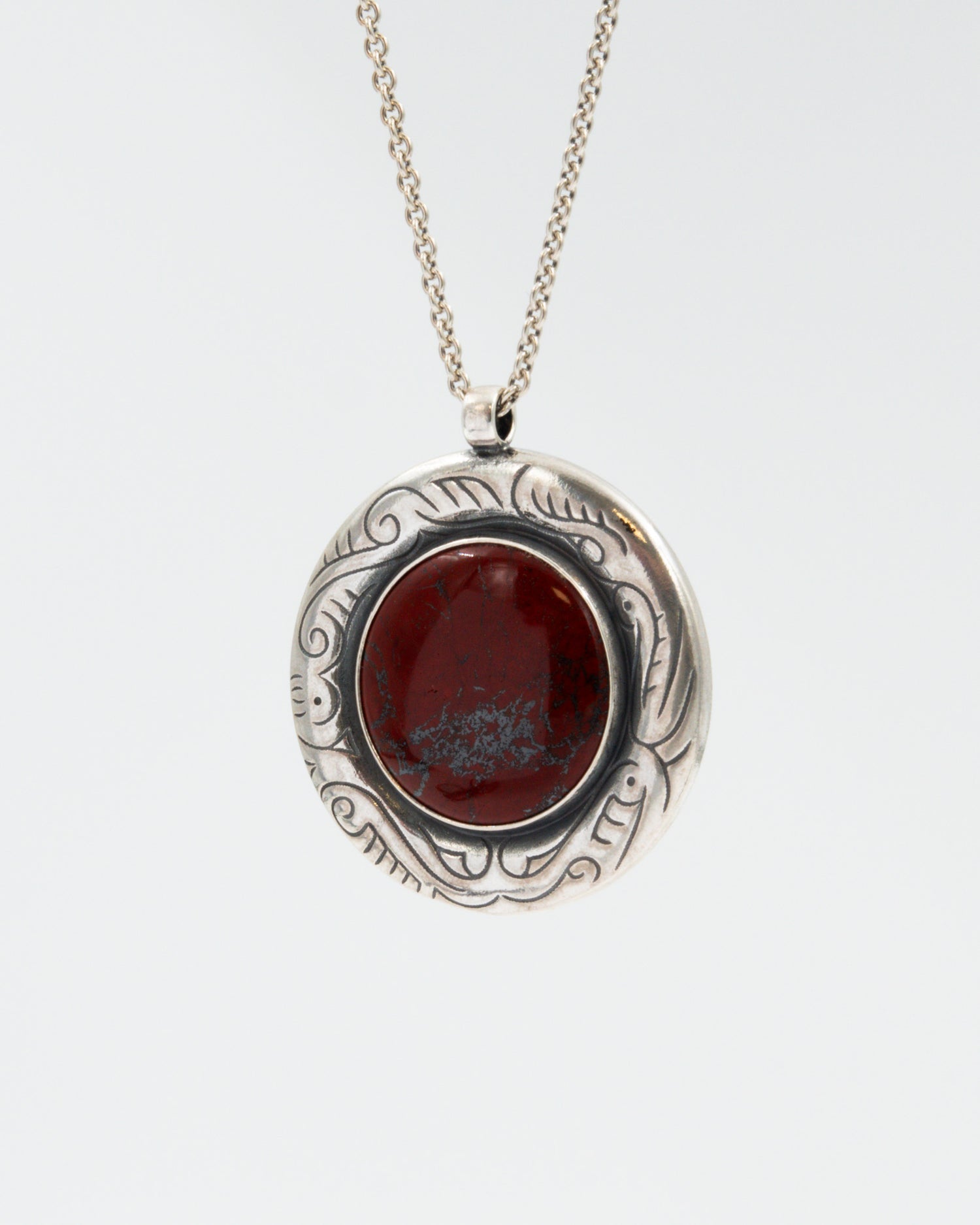 Pidetty kiviriipus 1616 hopea jaspis