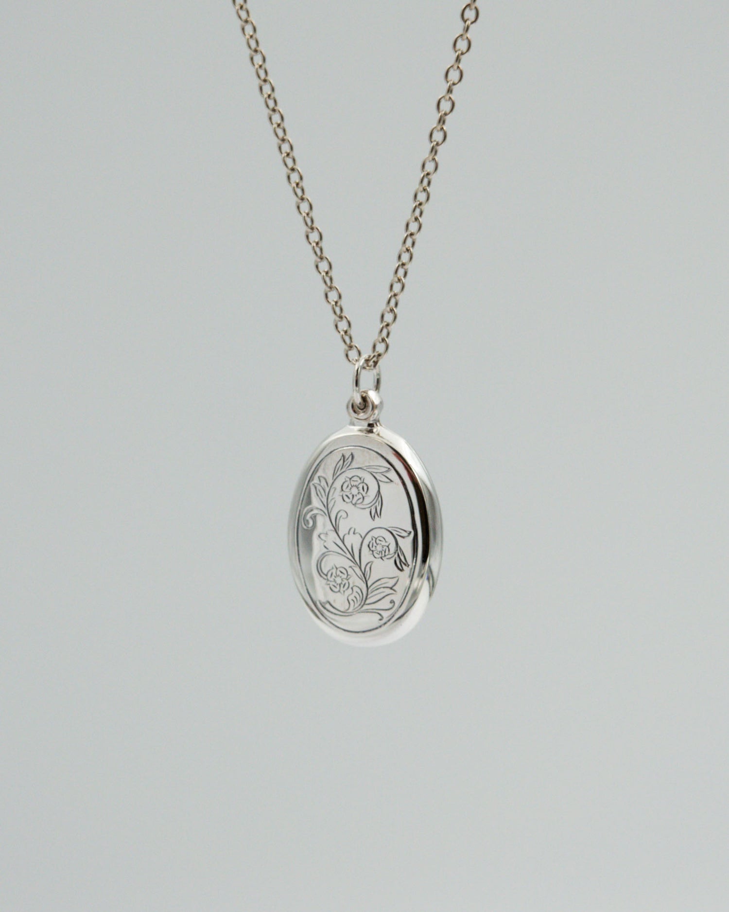 Pidetty Lapin medaljonki hopea