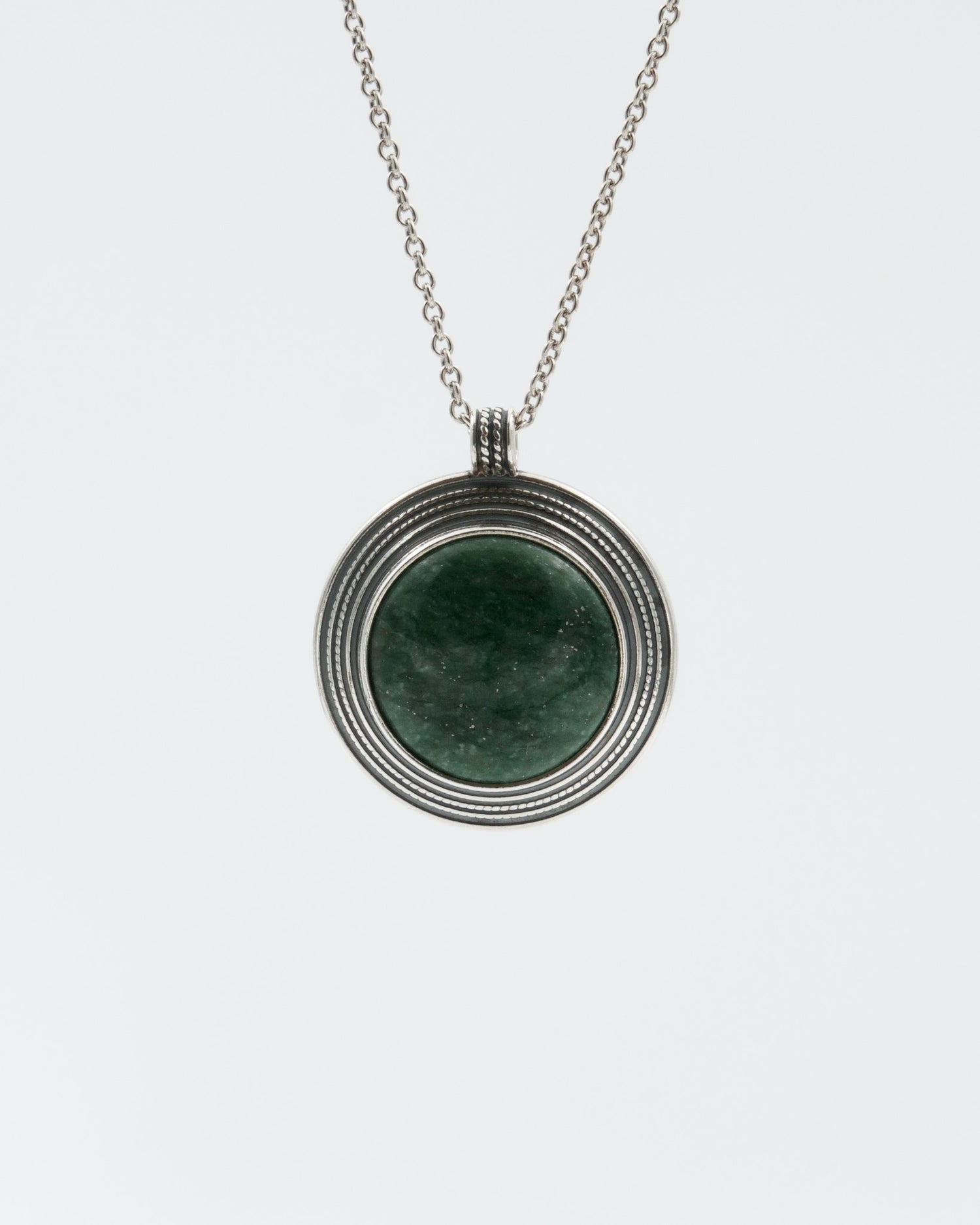 Pidetty kiviriipus 1643 hopea kromimarmori