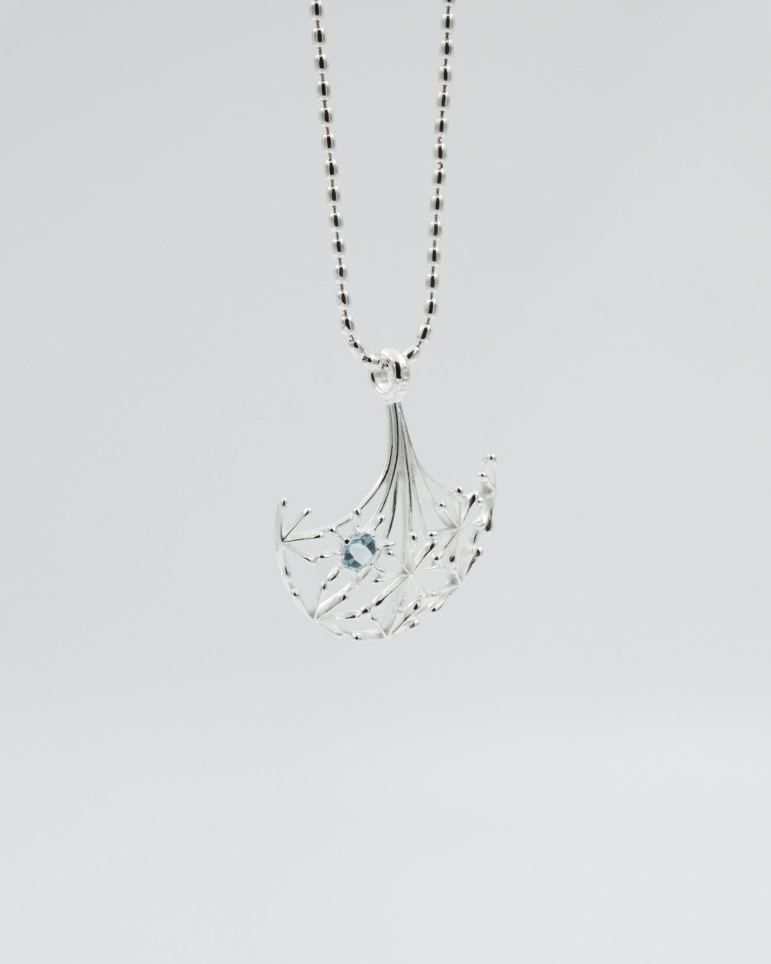 Heard Woman's voice pendant 50 cm silver topaz