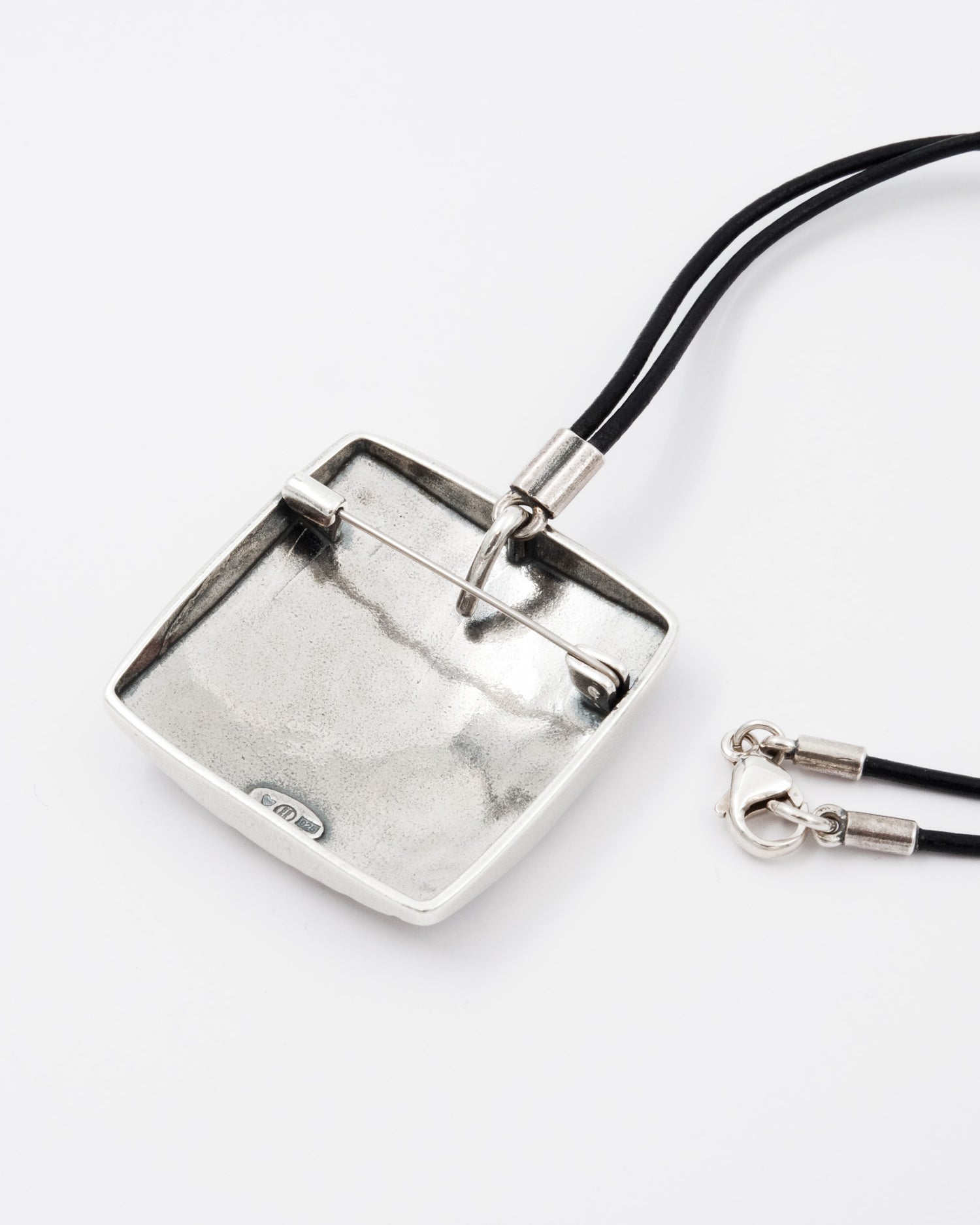 Pidetty Maan voima -solkiriipus 45 cm hopea