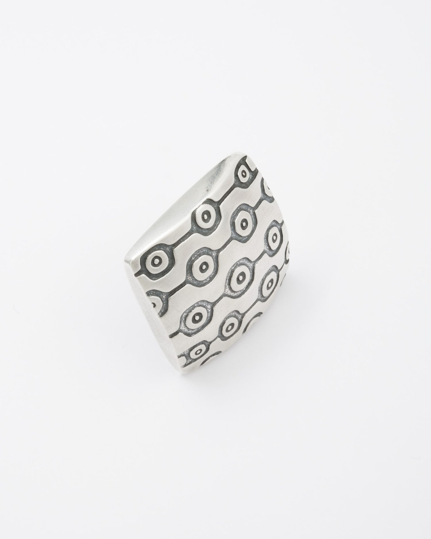 Pidetty Maan voima -solkiriipus 45 cm hopea