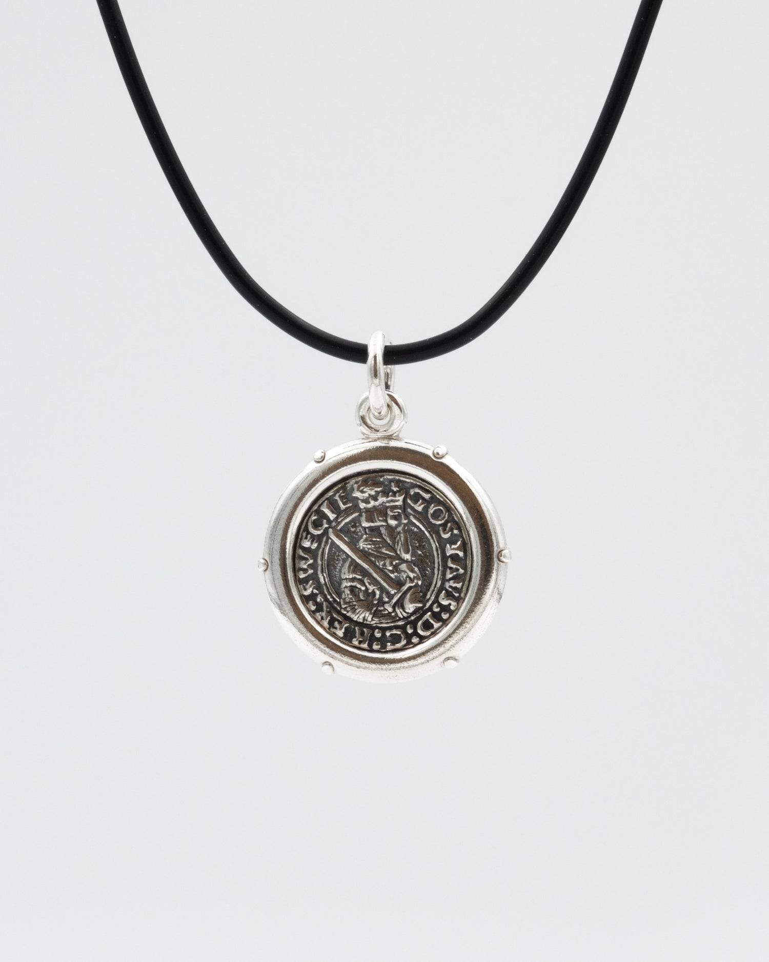 Pidetty Puolimarkka-riipus 45 cm hopea