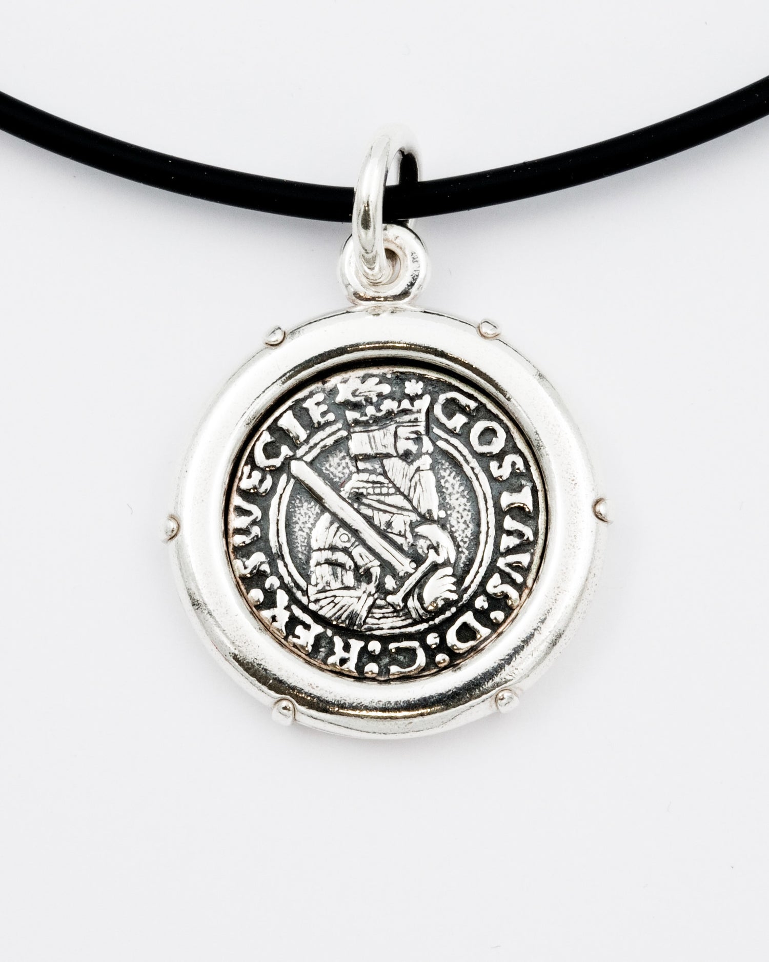 Pidetty Puolimarkka-riipus 45 cm hopea