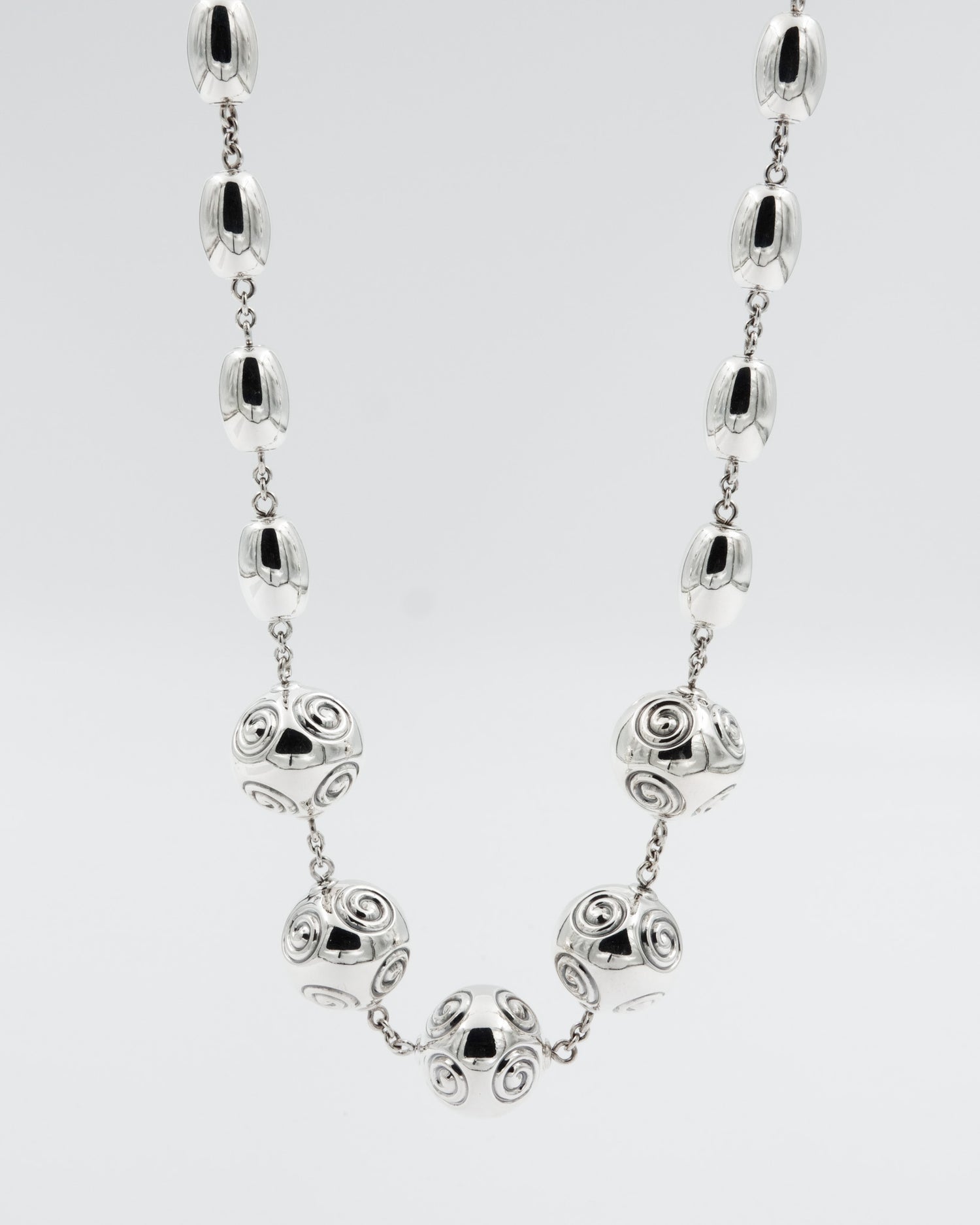 Pidetty Halikon spriraalipallokääty 70 cm hopea