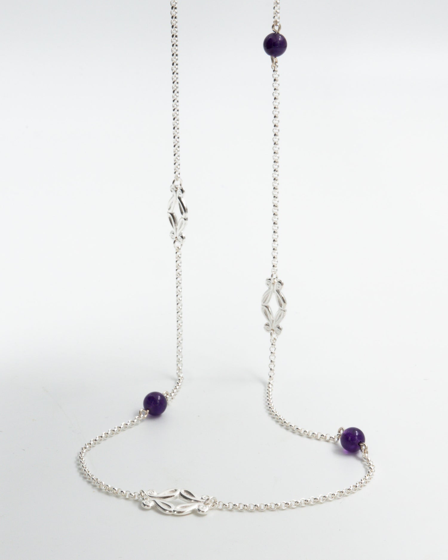 Pidetty Iris-kaulakoru 85 cm hopea ametisti