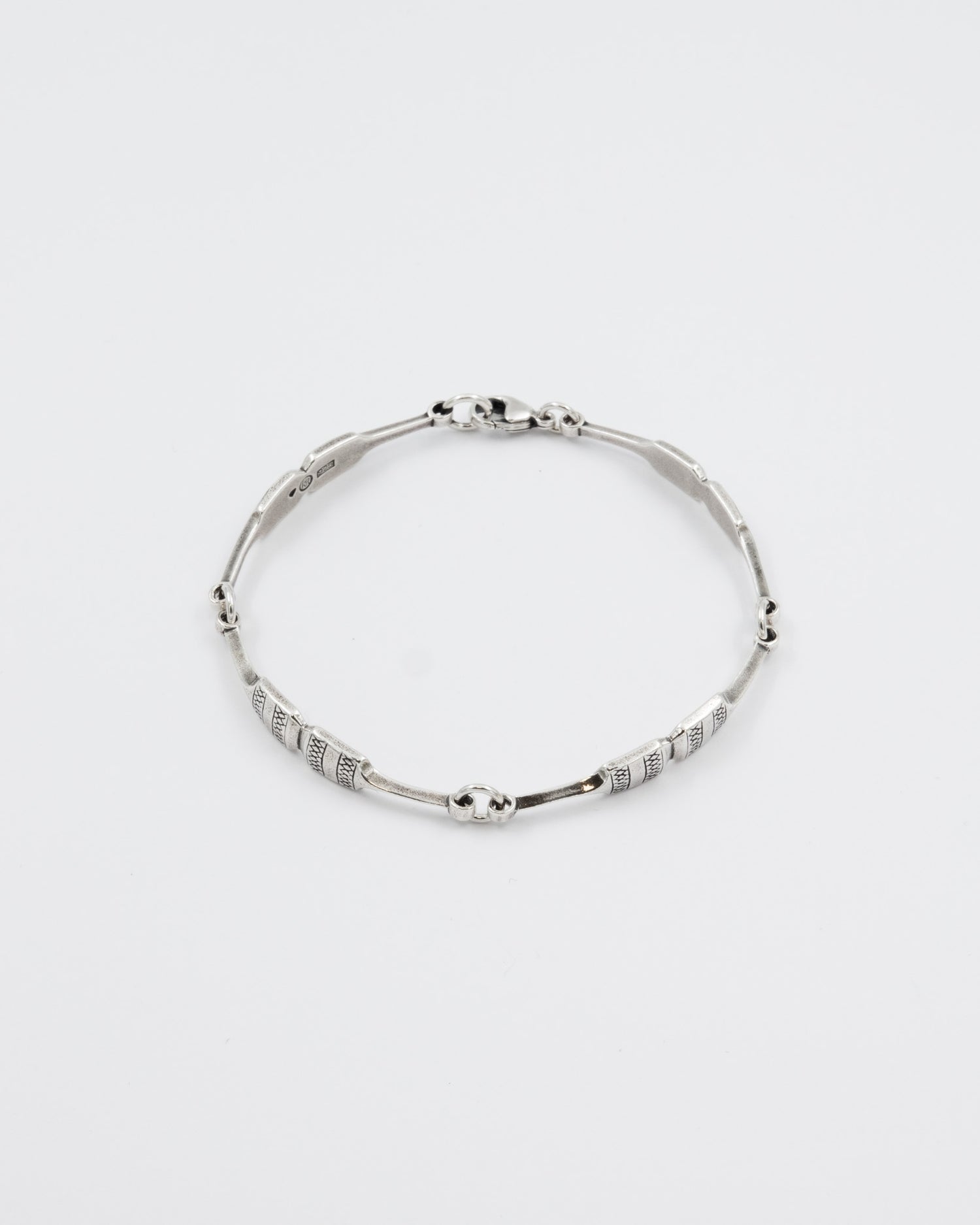 Pidetty Kehrääjä-rannekoru hopea