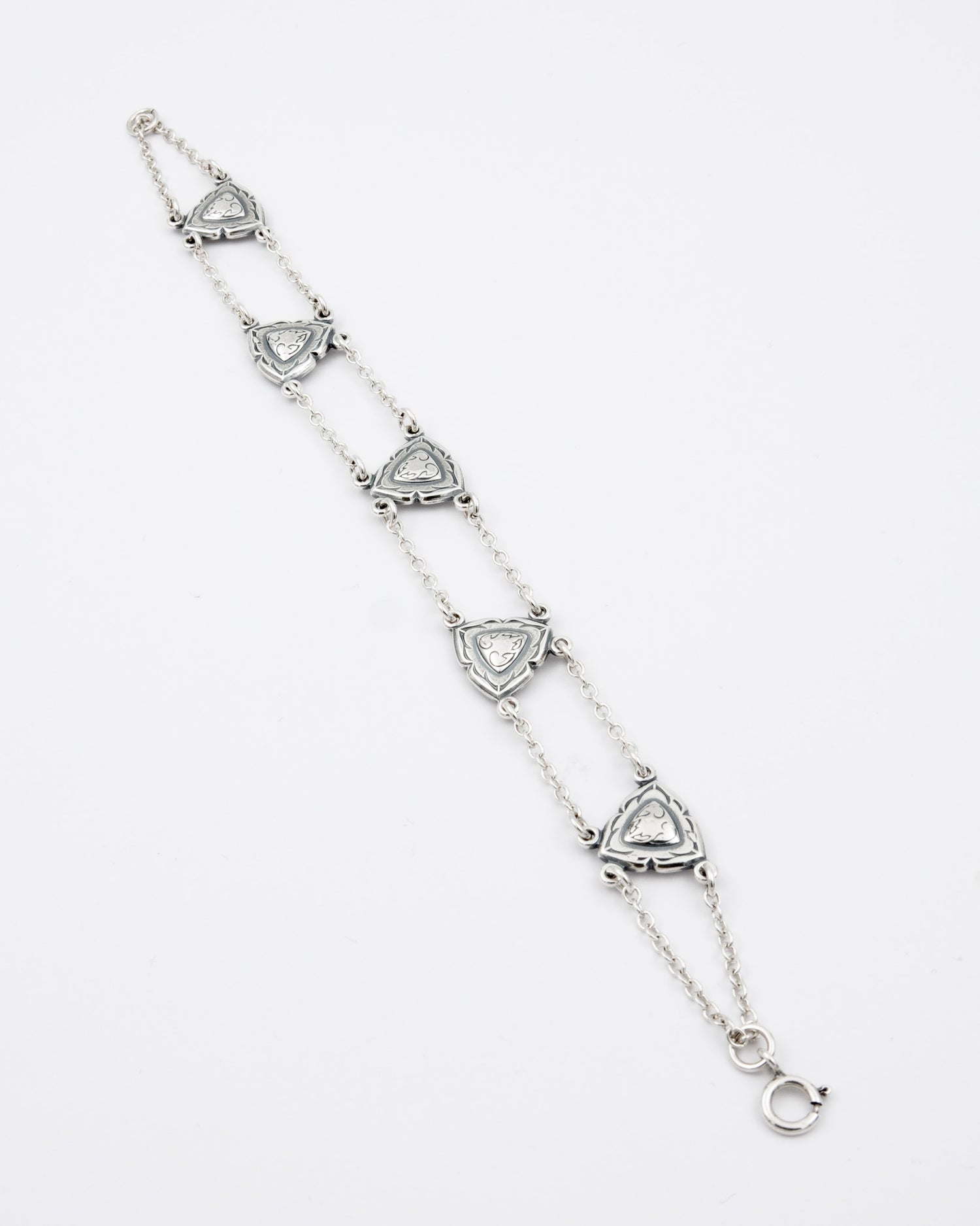 Pidetty Venla-rannekoru hopea