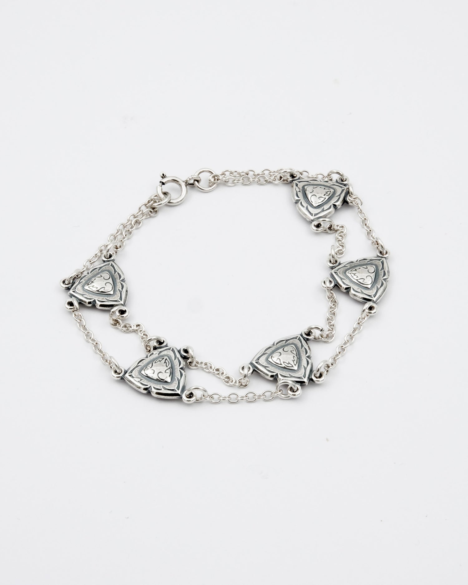 Pidetty Venla-rannekoru hopea