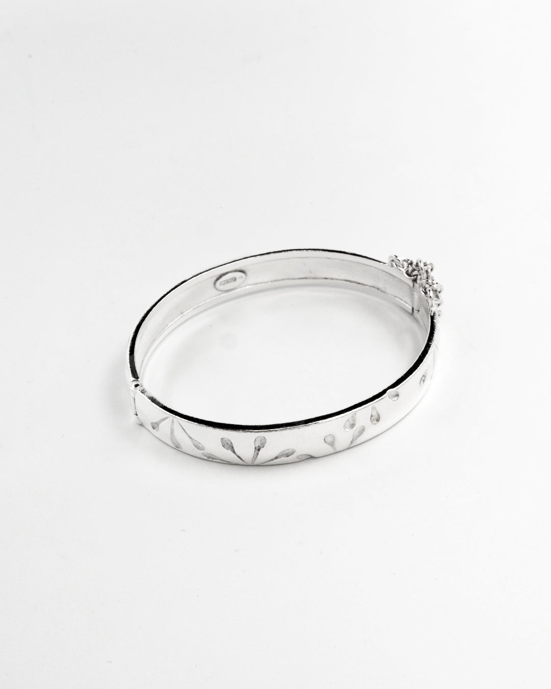 Pidetty Naisen ääni -rannekoru hopea 57 mm