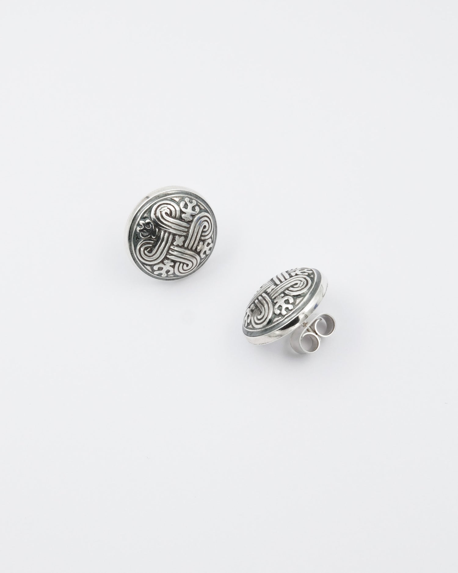 Kept Hannunvaakuna stud earrings silver