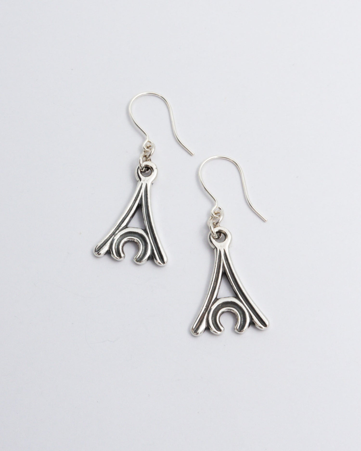 Pidetty Uhtuan sotka -korvakorut hopea