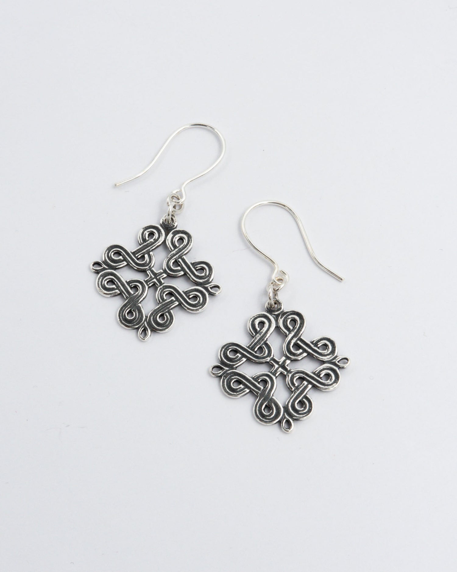 Kept Karelian ribbon braid earrings silver