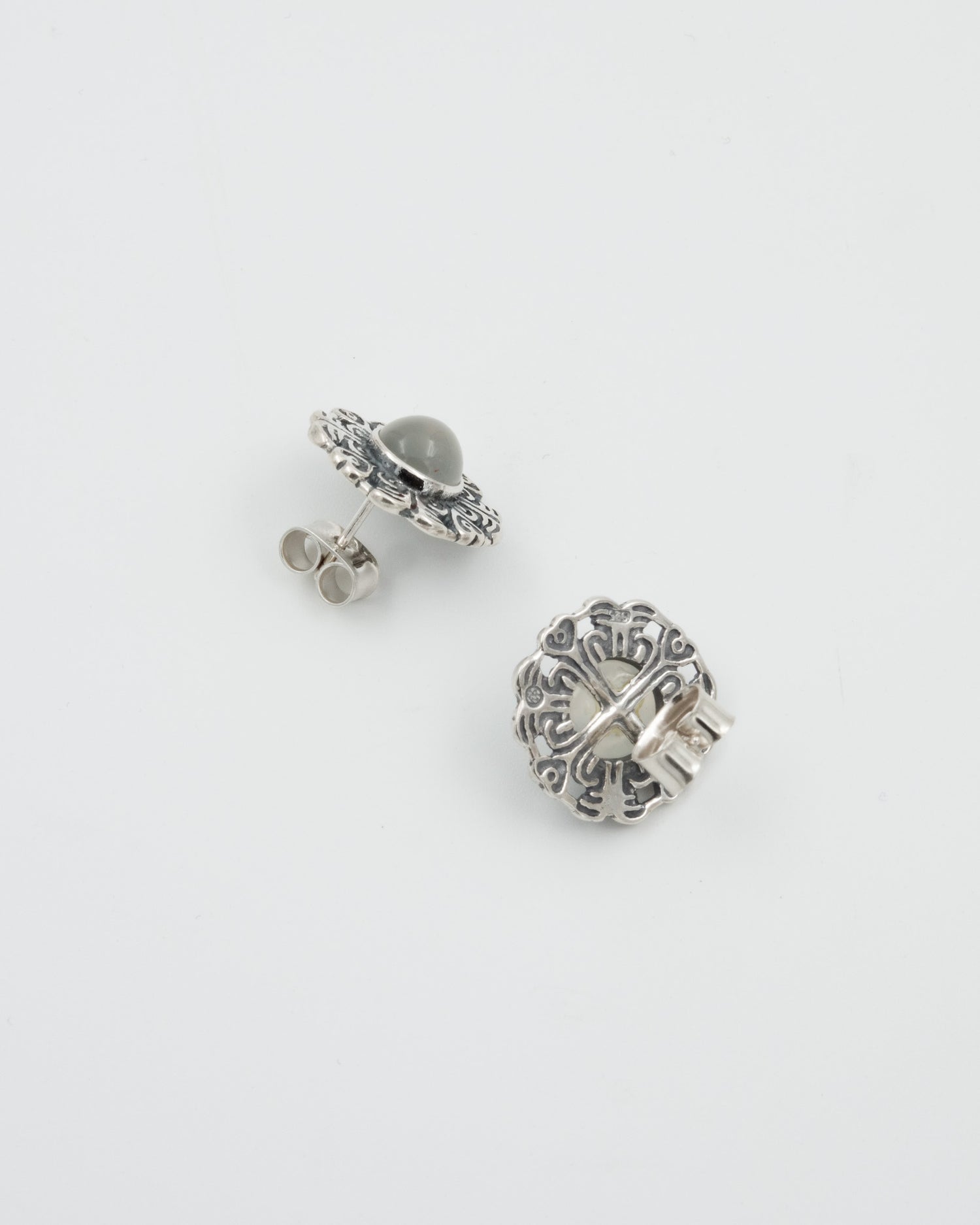 Pidetty Kuukiven koru -korvakorut hopea kuukivi