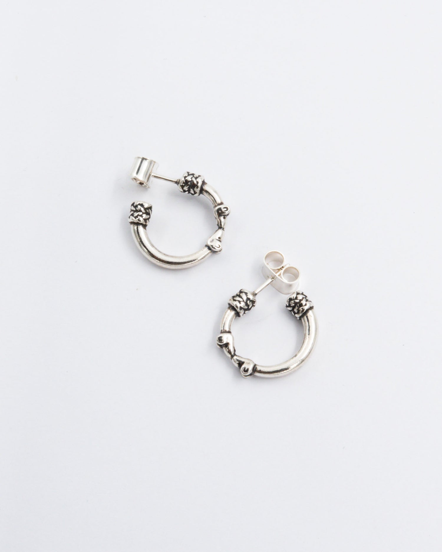 Pidetty Hirvenpää-rengaskorvakorut hopea