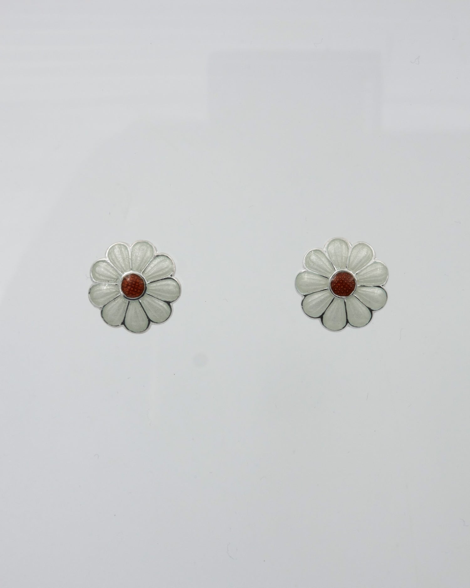 Pidetty Kukkaketo-korvakorut hopea tappi valkoinen