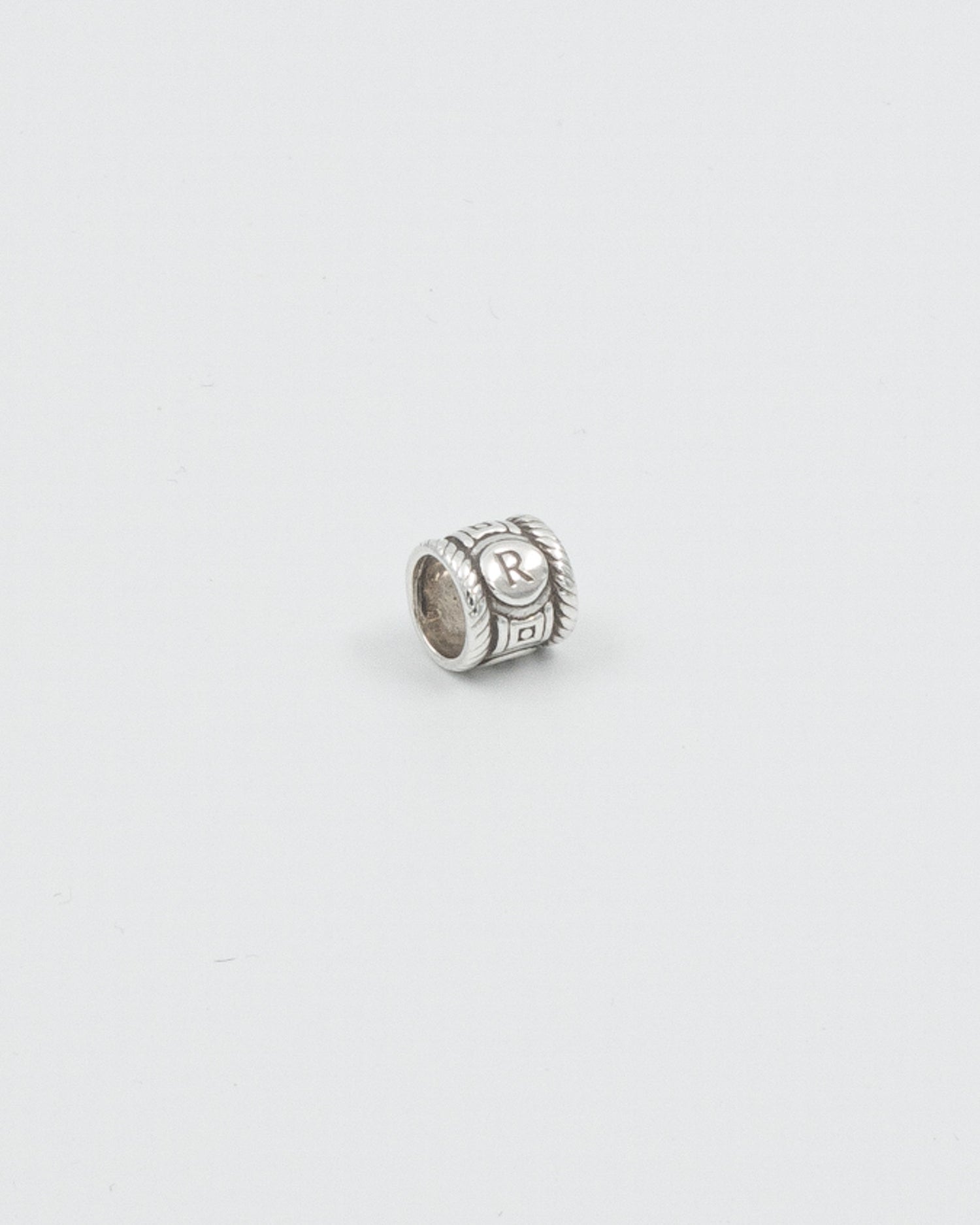 Pidetty My Saaga -kirjainhela R hopea