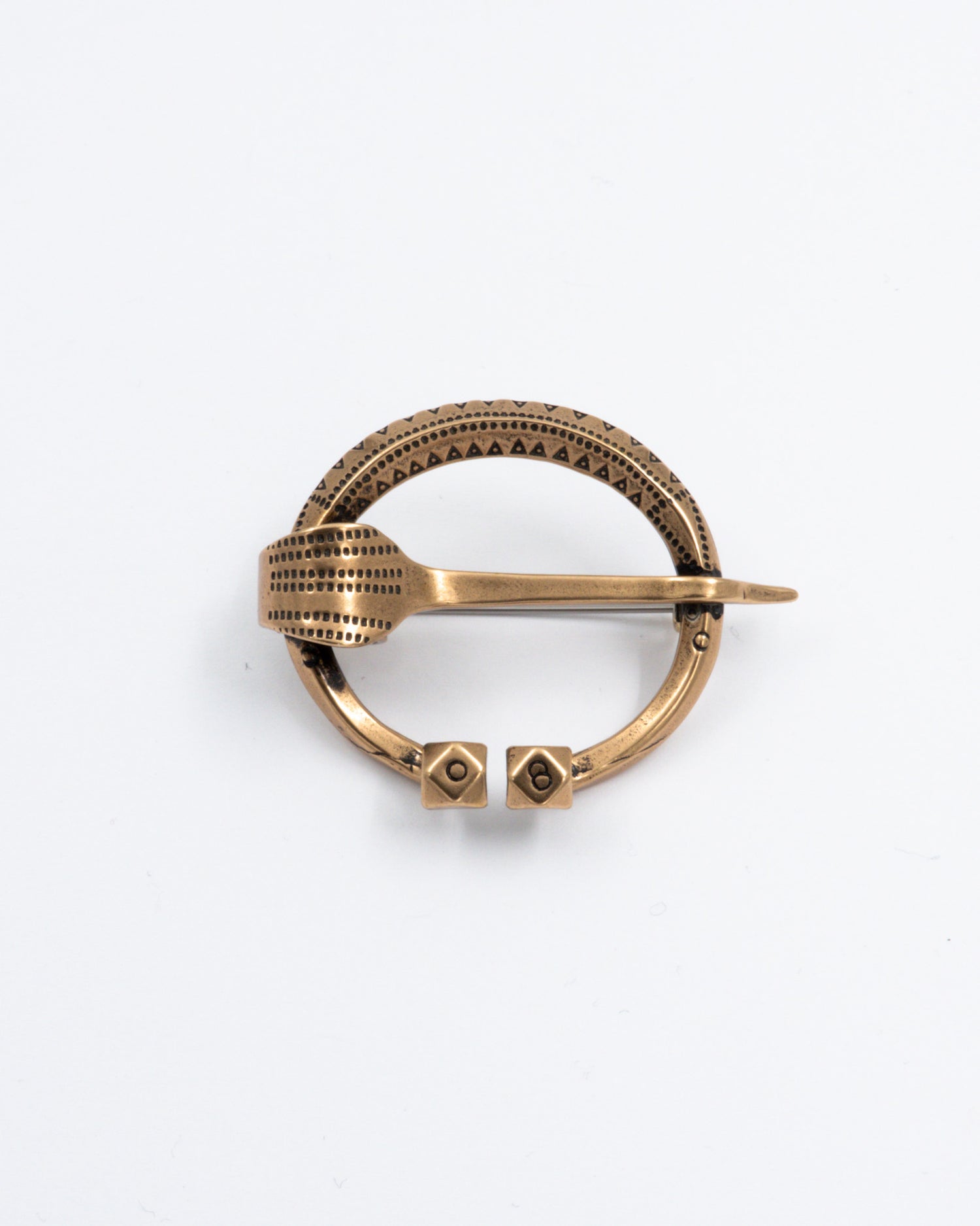 Pidetty Maarian Taskulan rintakoru pronssi