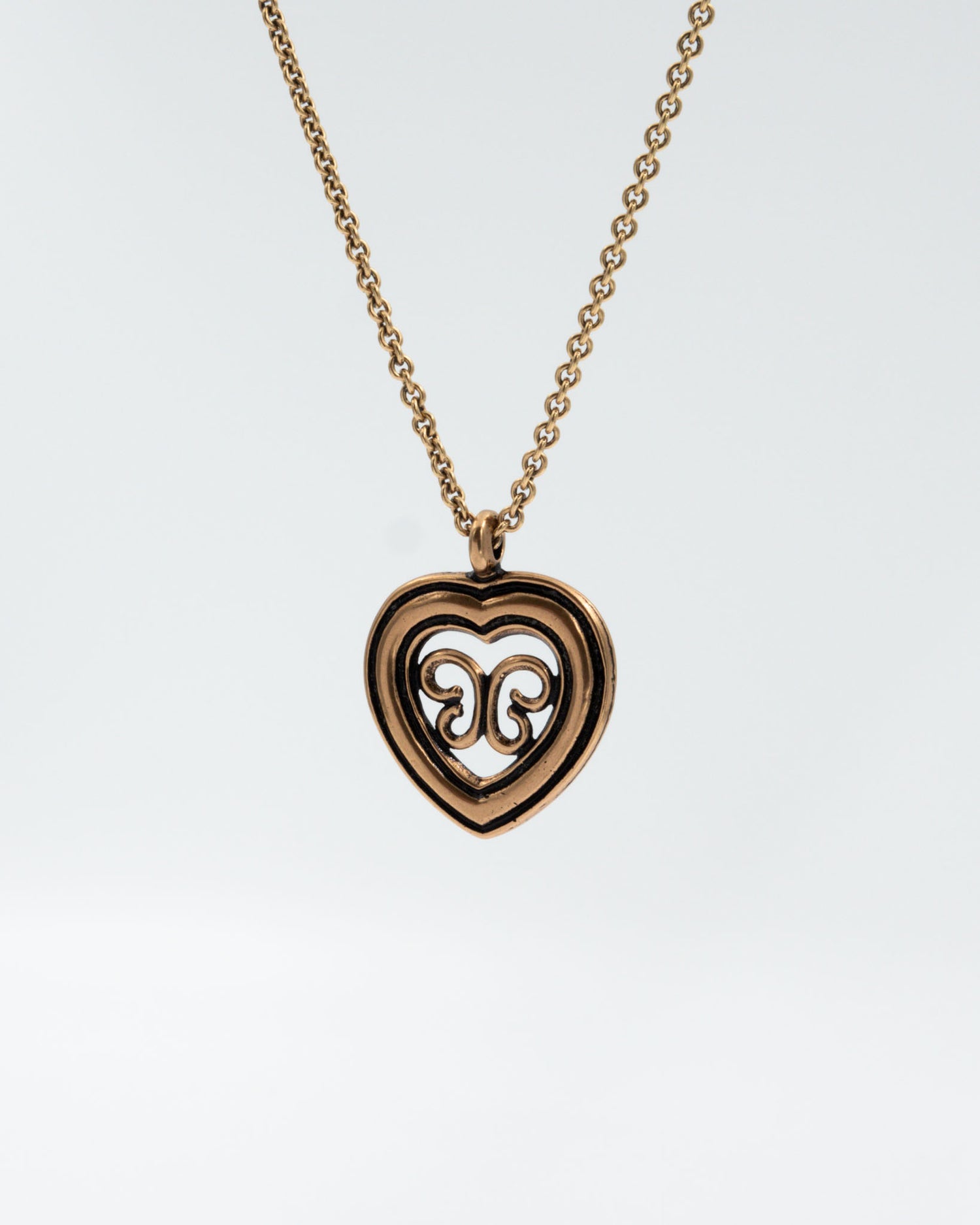 Pidetty Utajärven sydän -riipus pieni 70 cm pronssi