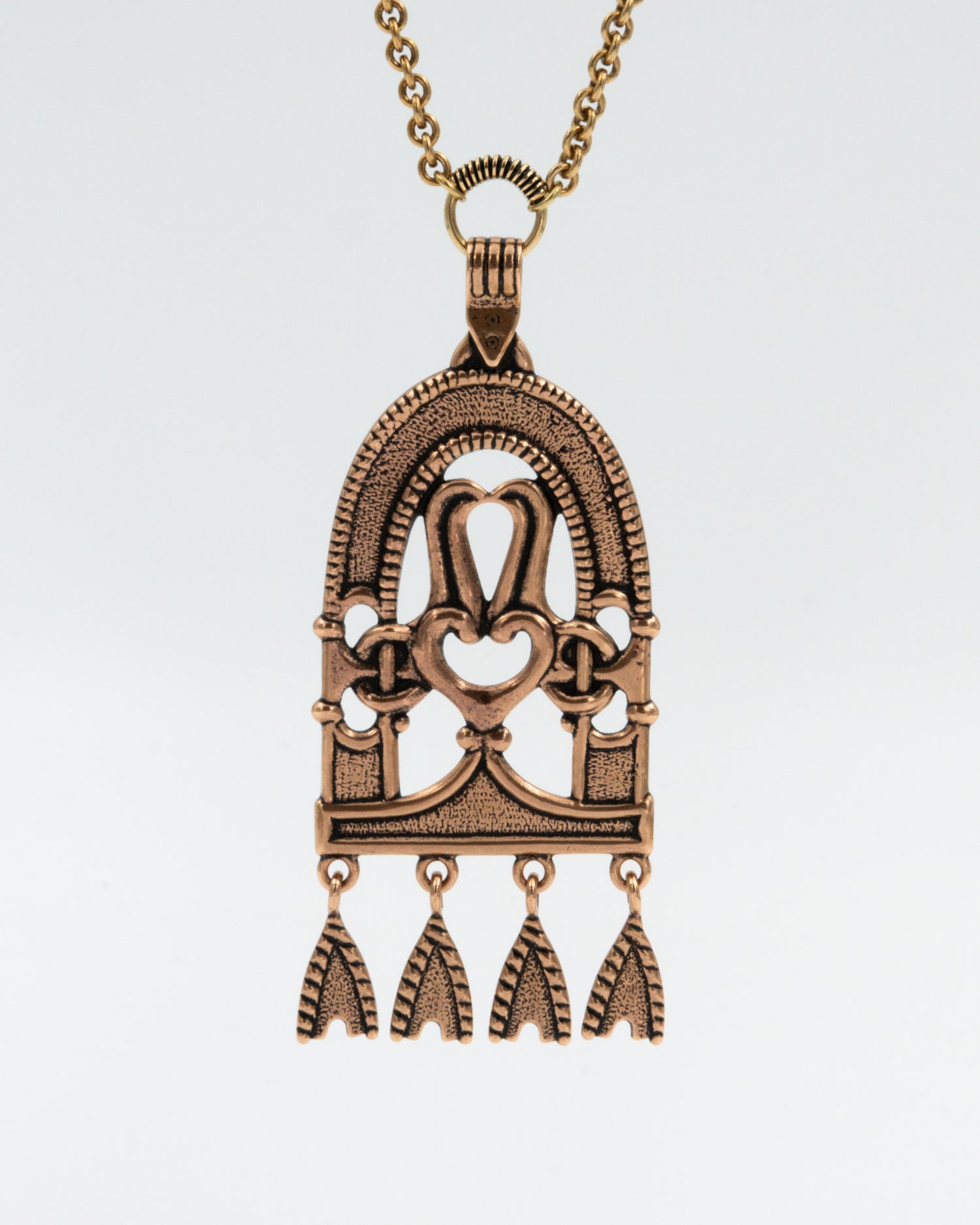 Pidetty Kalannin Kalmumäen riipus 70 cm pronssi