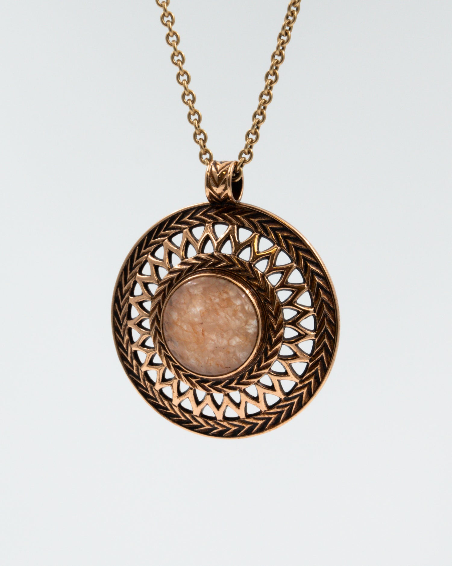 Pidetty Uskelan riipus 70 cm pronssi aurinkokvartsi