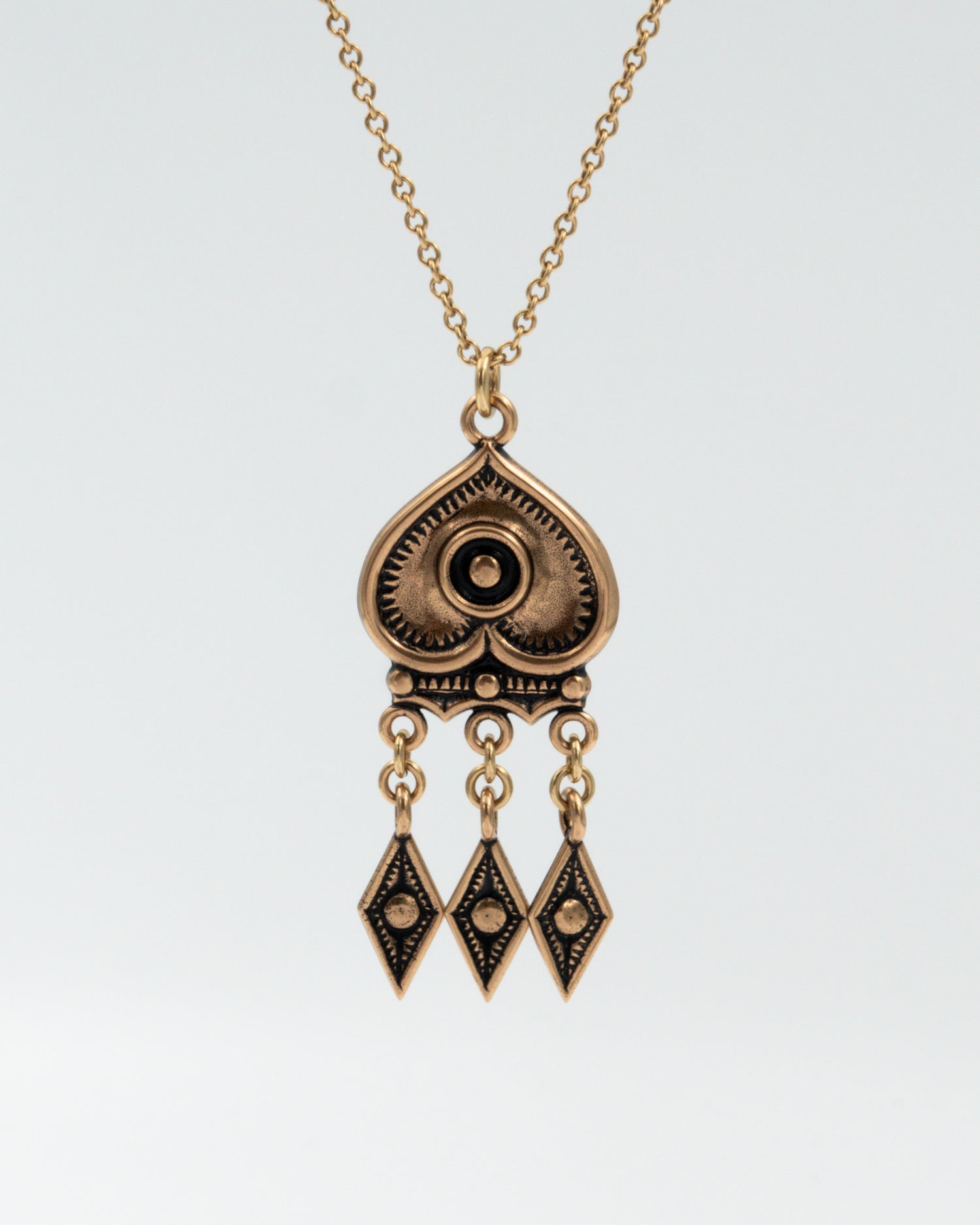 Pidetty Herttalehti-riipus 60 cm pronssi