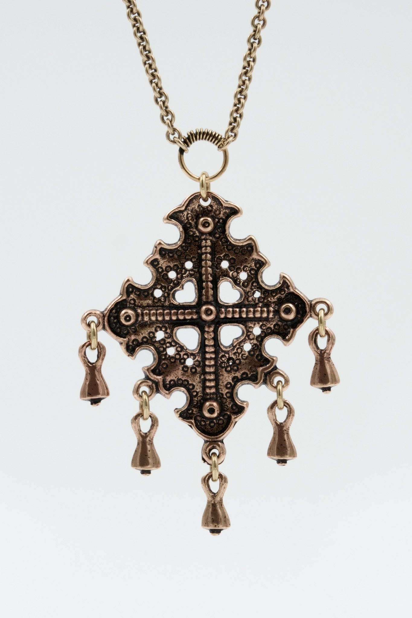 Pidetty Tiuku-riipus 70 cm pronssi