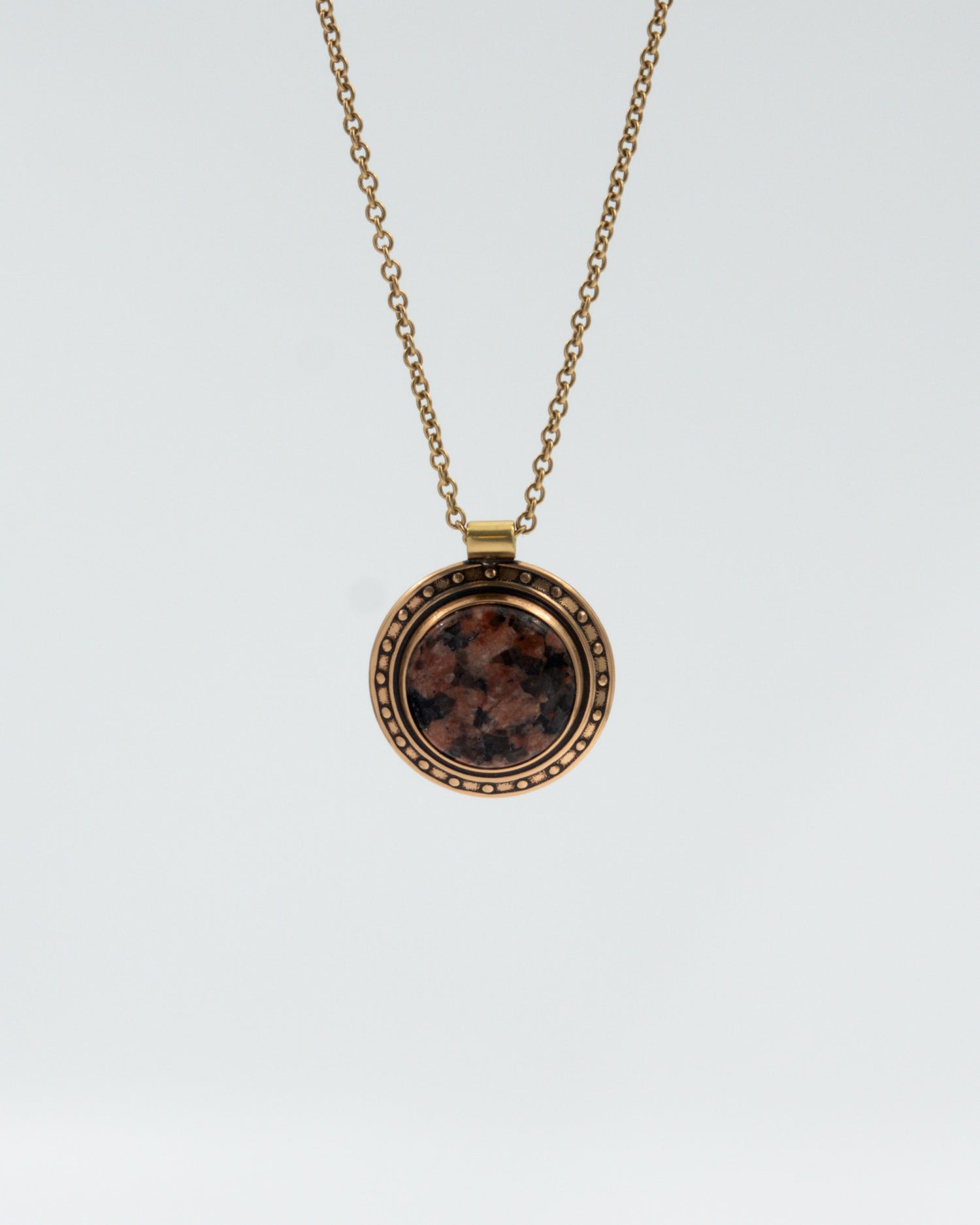 Pidetty kiviriipus 1271 pronssi graniitti