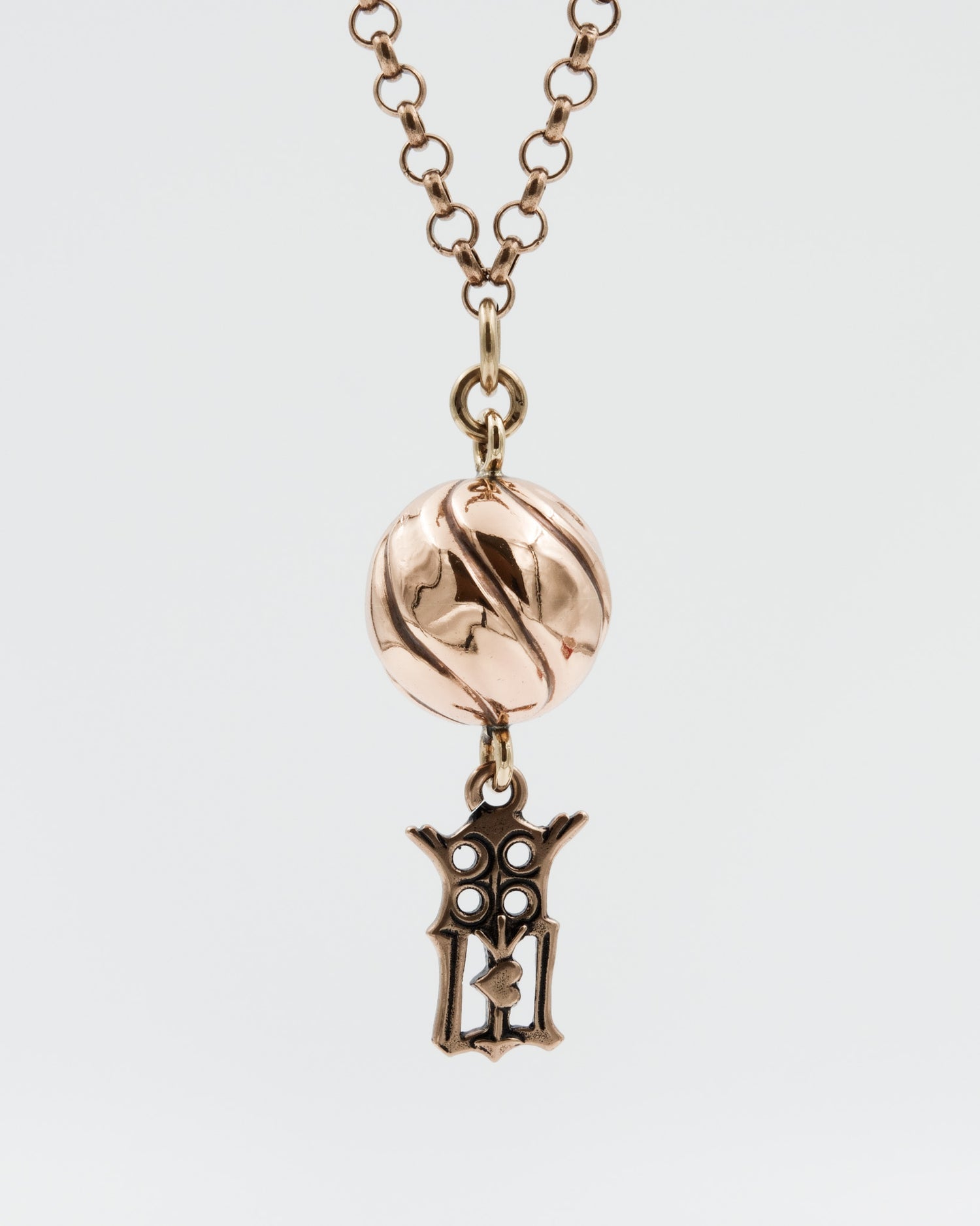 Pidetty Neitsyt Marian monogrammi -riipus 85 cm pronssi