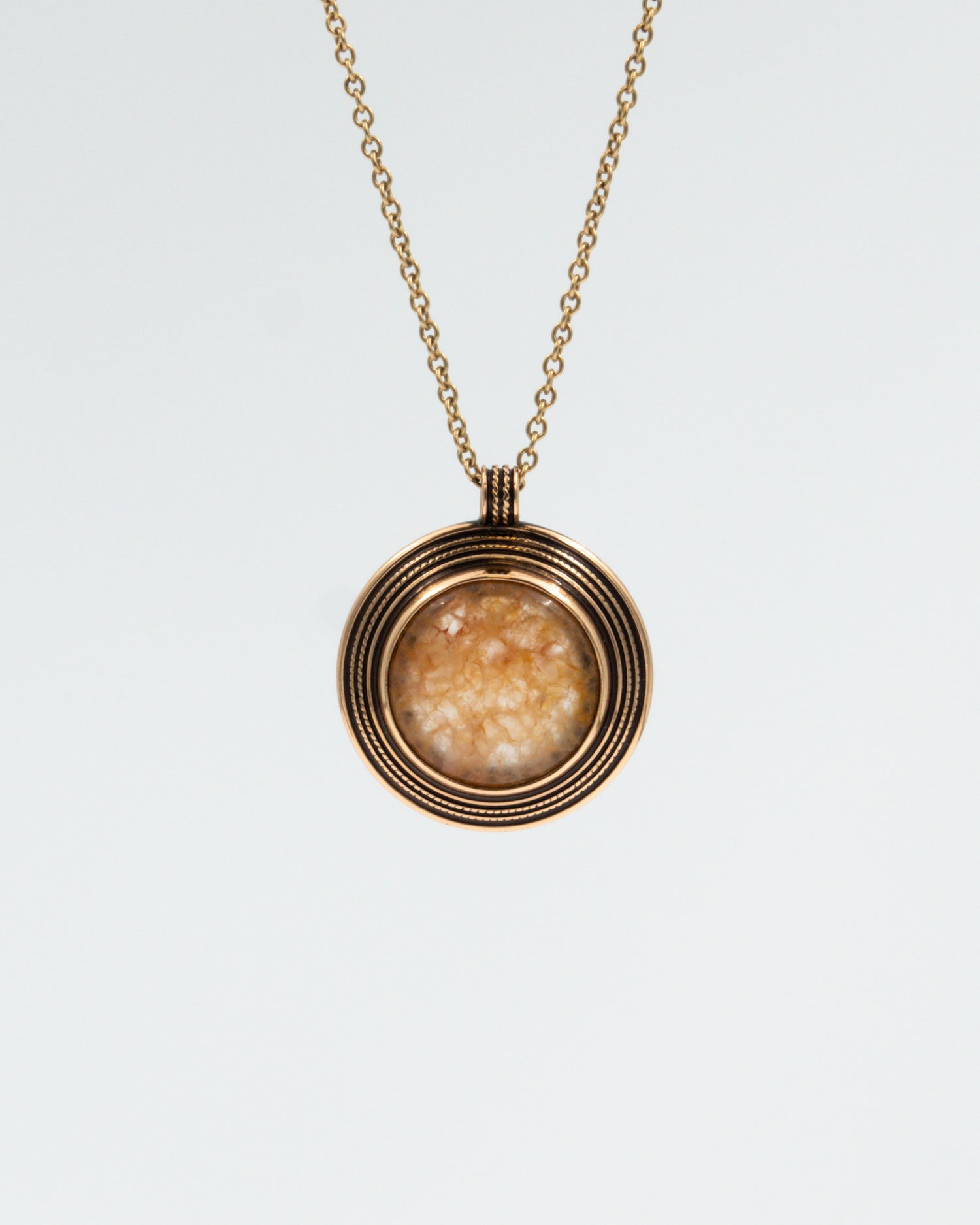 Pidetty kiviriipus 1643 pronssi aurinkokvartsi