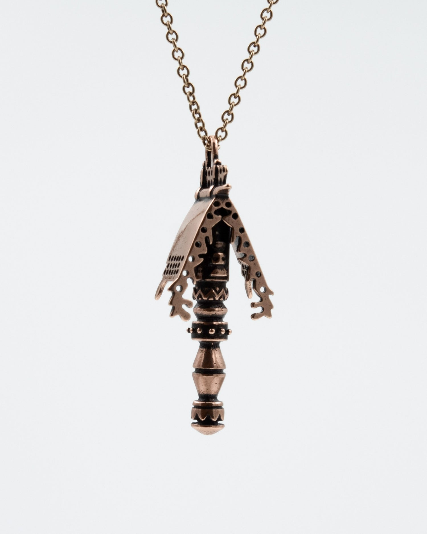 Pidetty Luvajärvi-riipus pronssi