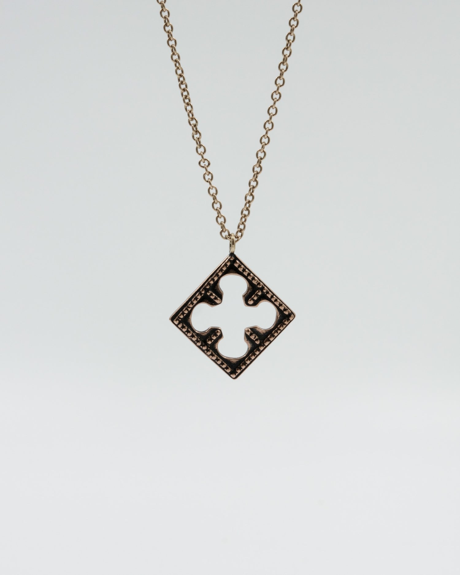 Pidetty Luistarin viikinkihela -riipus neliö pronssi